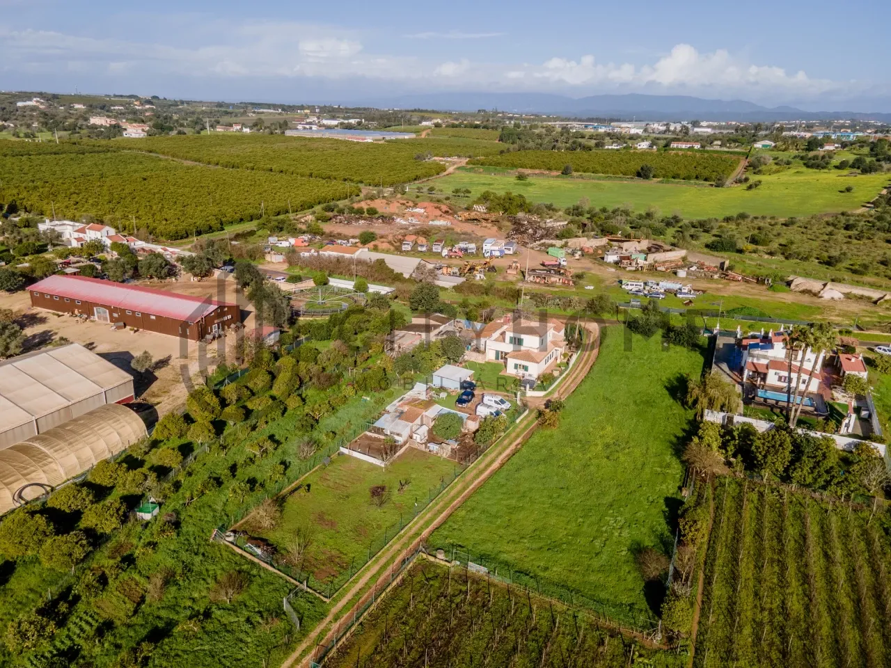 Three-Bedroom House with Expansive Garden near Lagoa, Algarve - View image 7 of 32