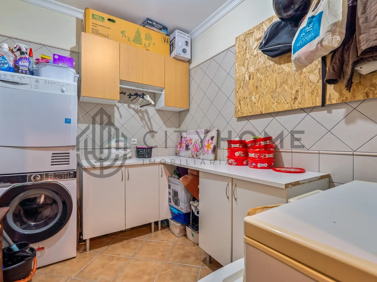 Three-Bedroom House with Expansive Garden near Lagoa, Algarve - View image 12 of 32