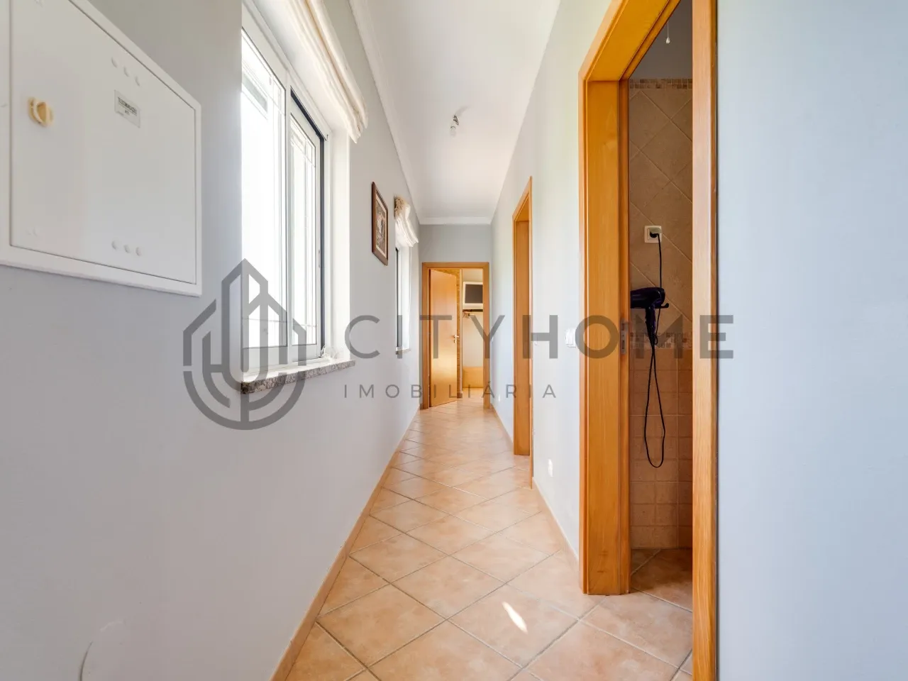 Three-Bedroom House with Expansive Garden near Lagoa, Algarve - View image 16 of 32