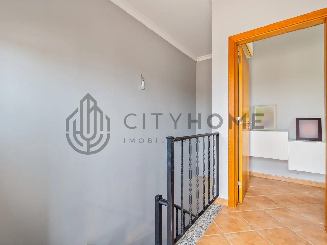 Three-Bedroom House with Expansive Garden near Lagoa, Algarve - View image 23 of 32