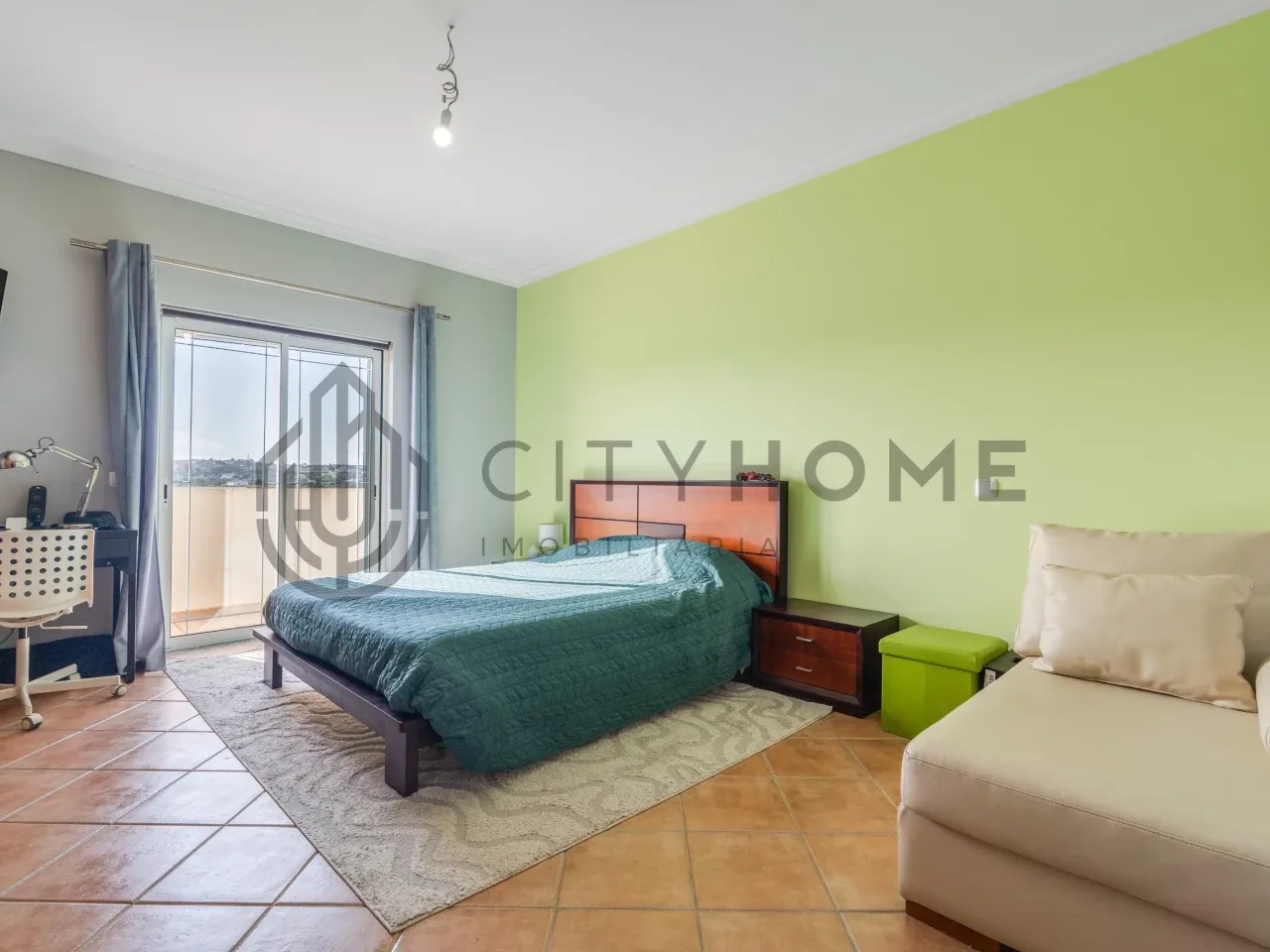 Three-Bedroom House with Expansive Garden near Lagoa, Algarve - View image 24 of 32