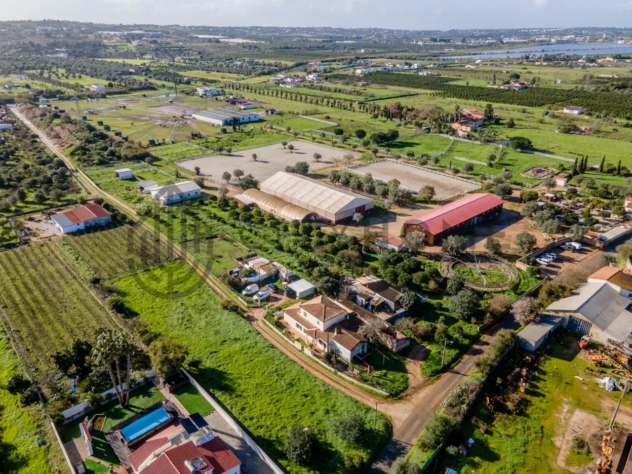 Three-Bedroom House with Expansive Garden near Lagoa, Algarve - View image 31 of 32