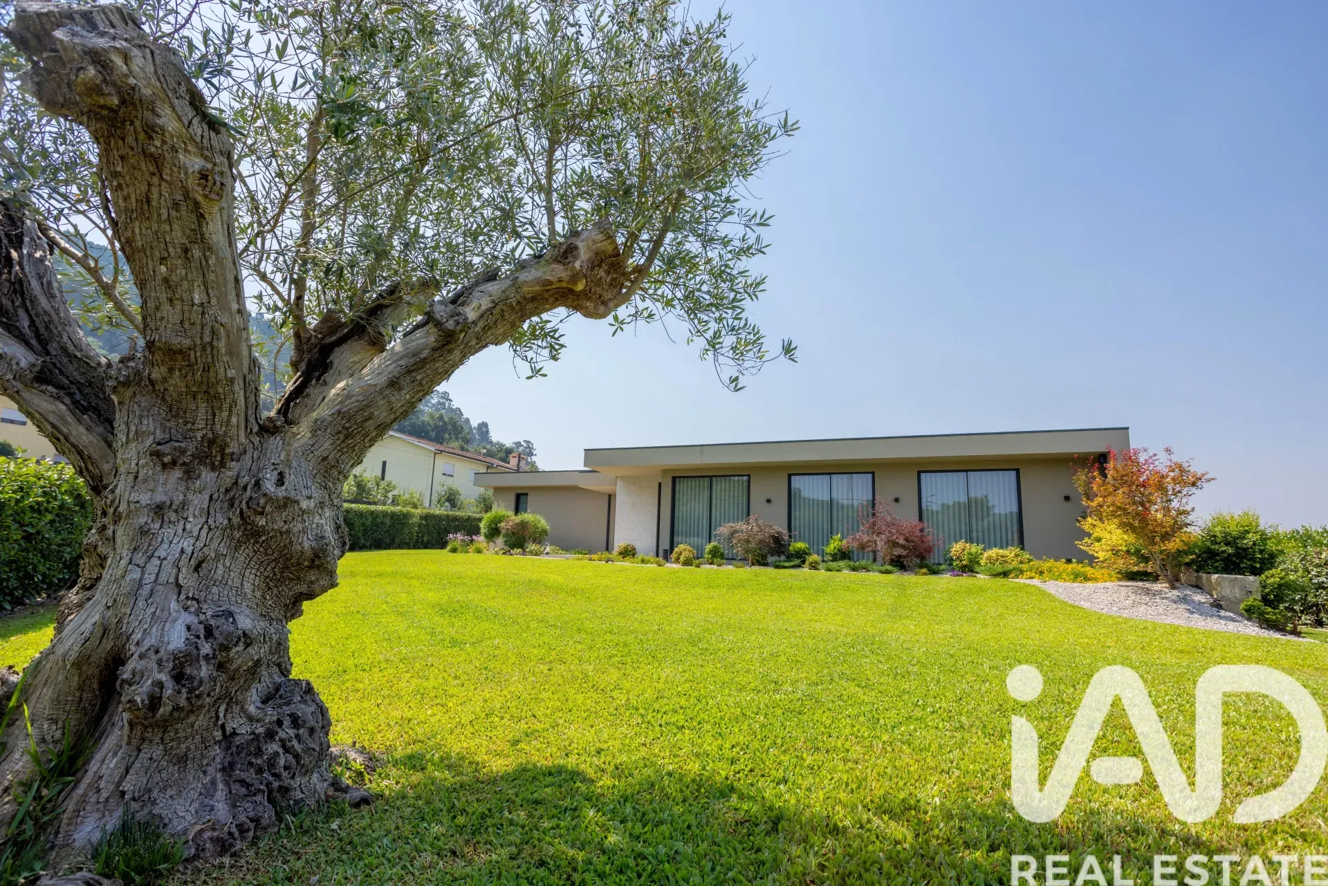 Contemporary 3-Bedroom House with Pool and Garden in Santo Tirso, Portugal - Image 3