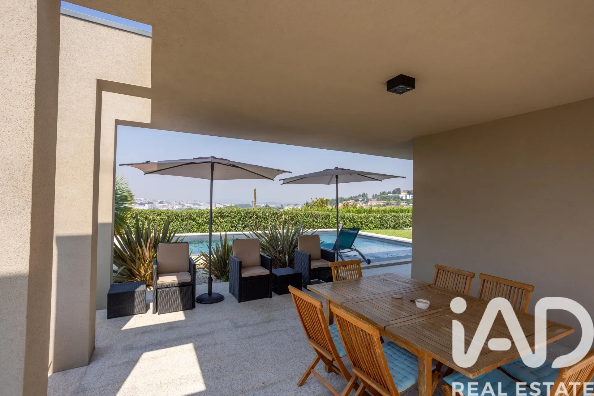 Contemporary 3-Bedroom House with Pool and Garden in Santo Tirso, Portugal - View image 7 of 38