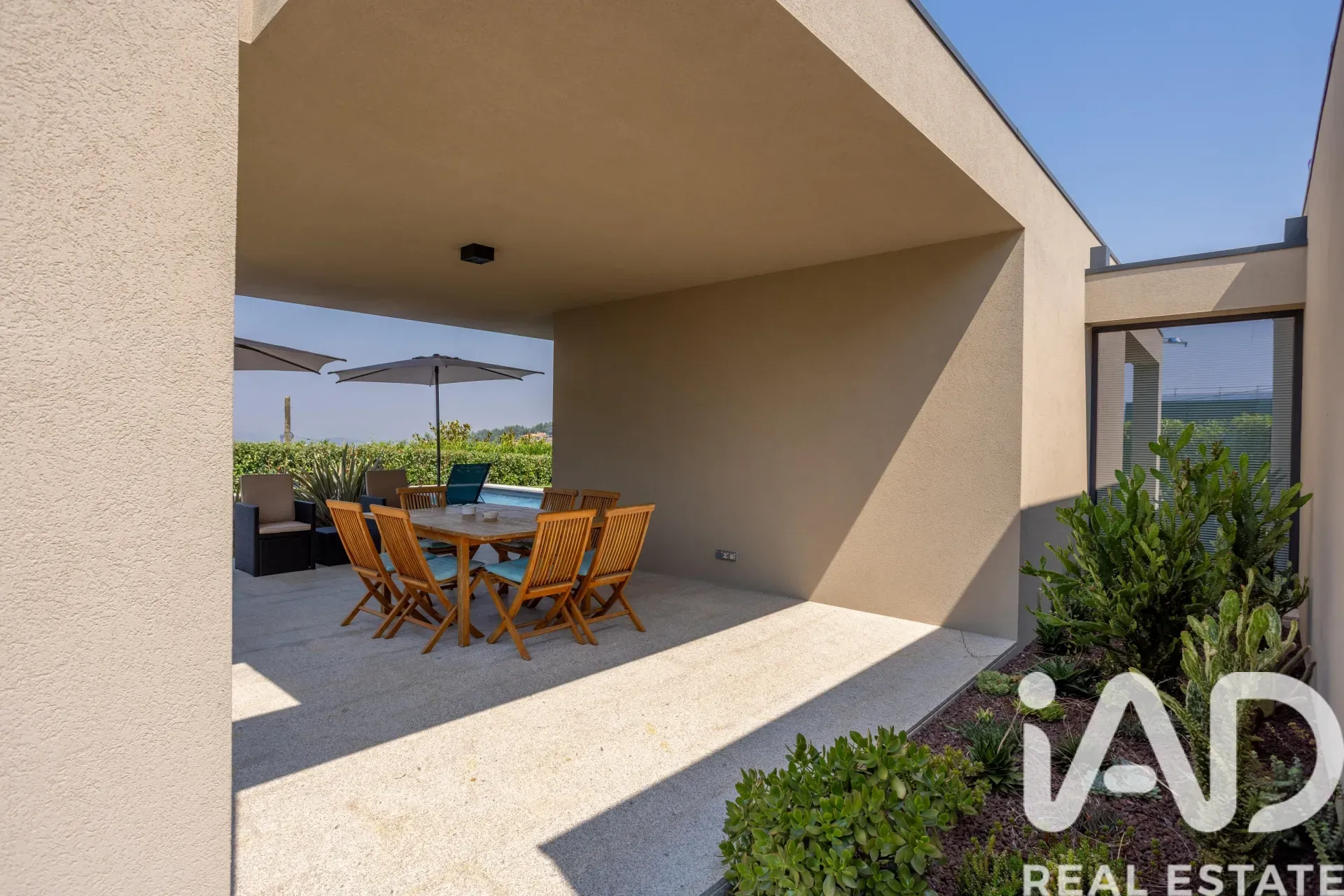 Contemporary 3-Bedroom House with Pool and Garden in Santo Tirso, Portugal - View image 8 of 38