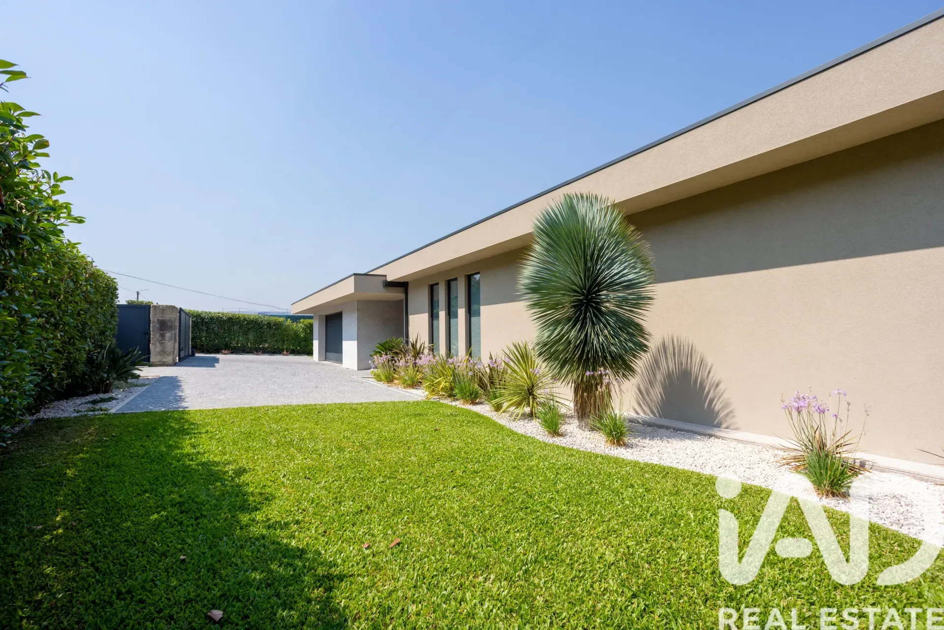 Contemporary 3-Bedroom House with Pool and Garden in Santo Tirso, Portugal - View image 15 of 38