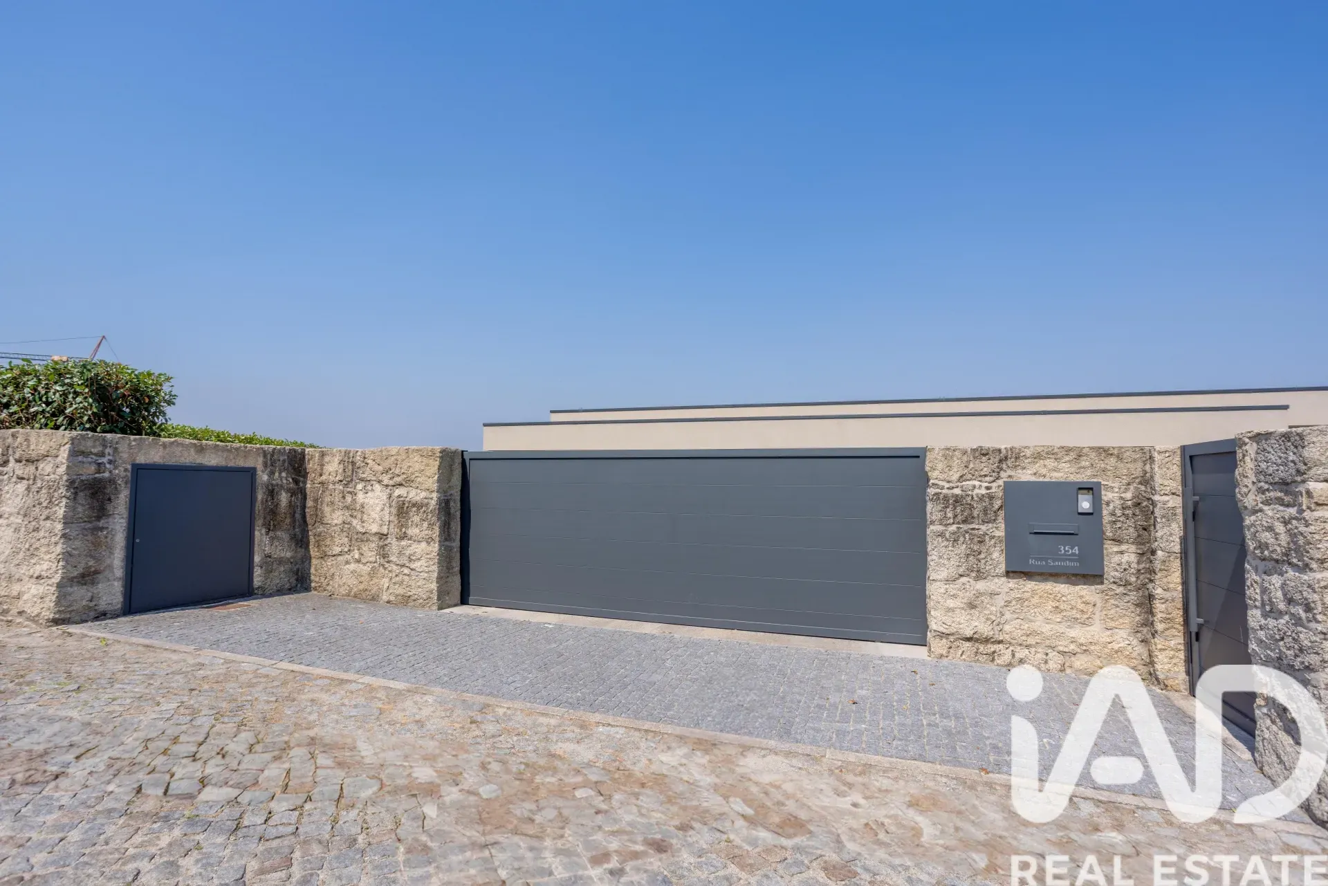 Contemporary 3-Bedroom House with Pool and Garden in Santo Tirso, Portugal - View image 18 of 38