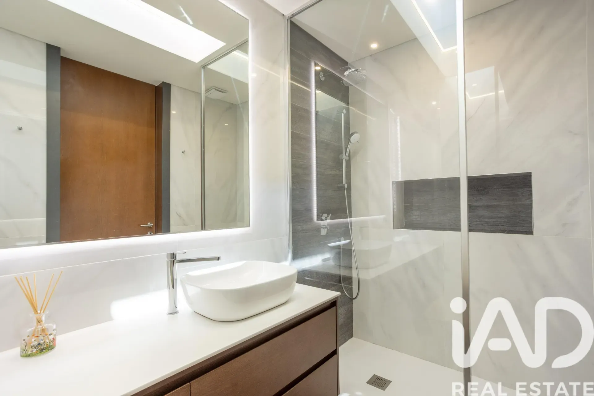 Contemporary 3-Bedroom House with Pool and Garden in Santo Tirso, Portugal - View image 28 of 38