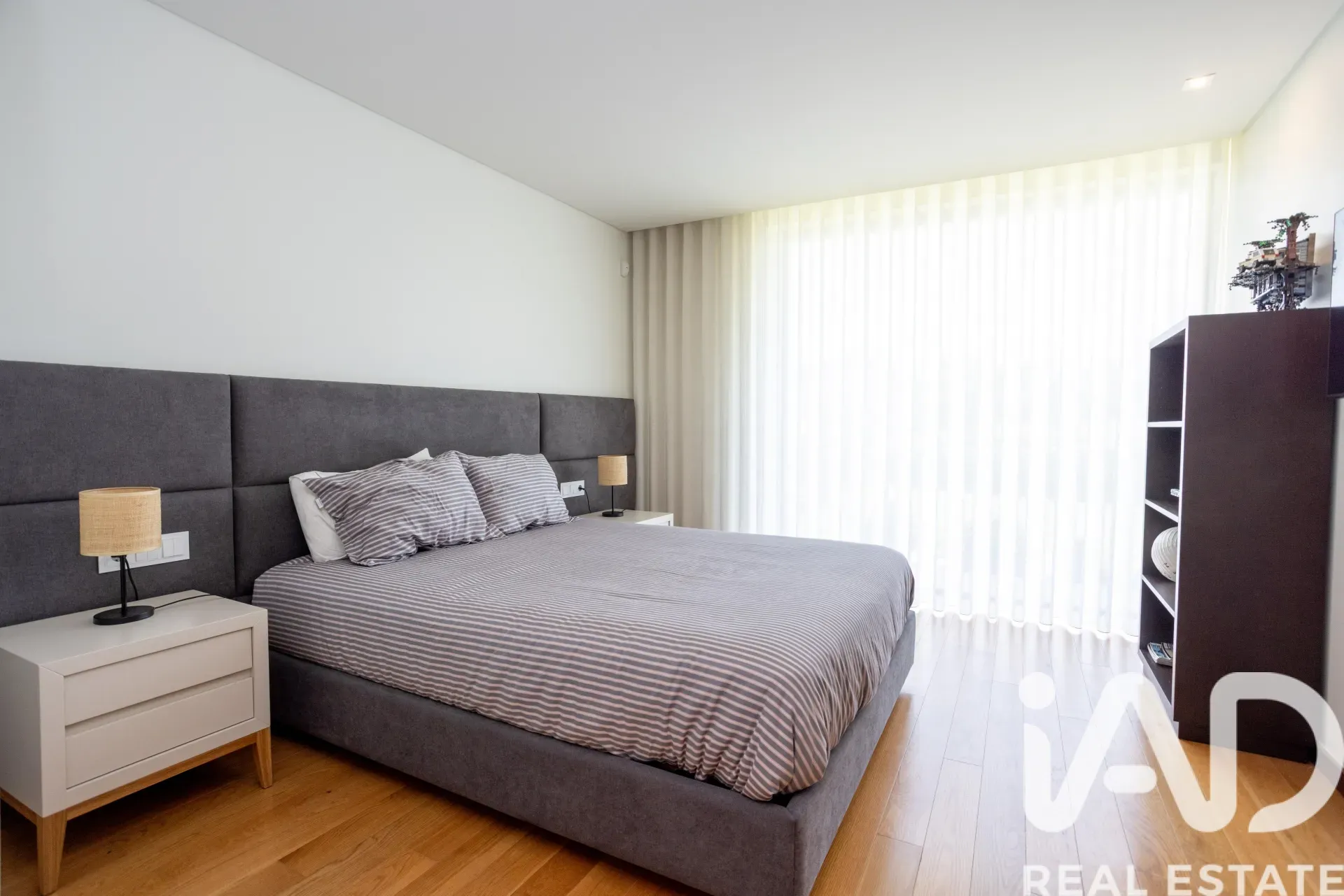 Contemporary 3-Bedroom House with Pool and Garden in Santo Tirso, Portugal - View image 29 of 38