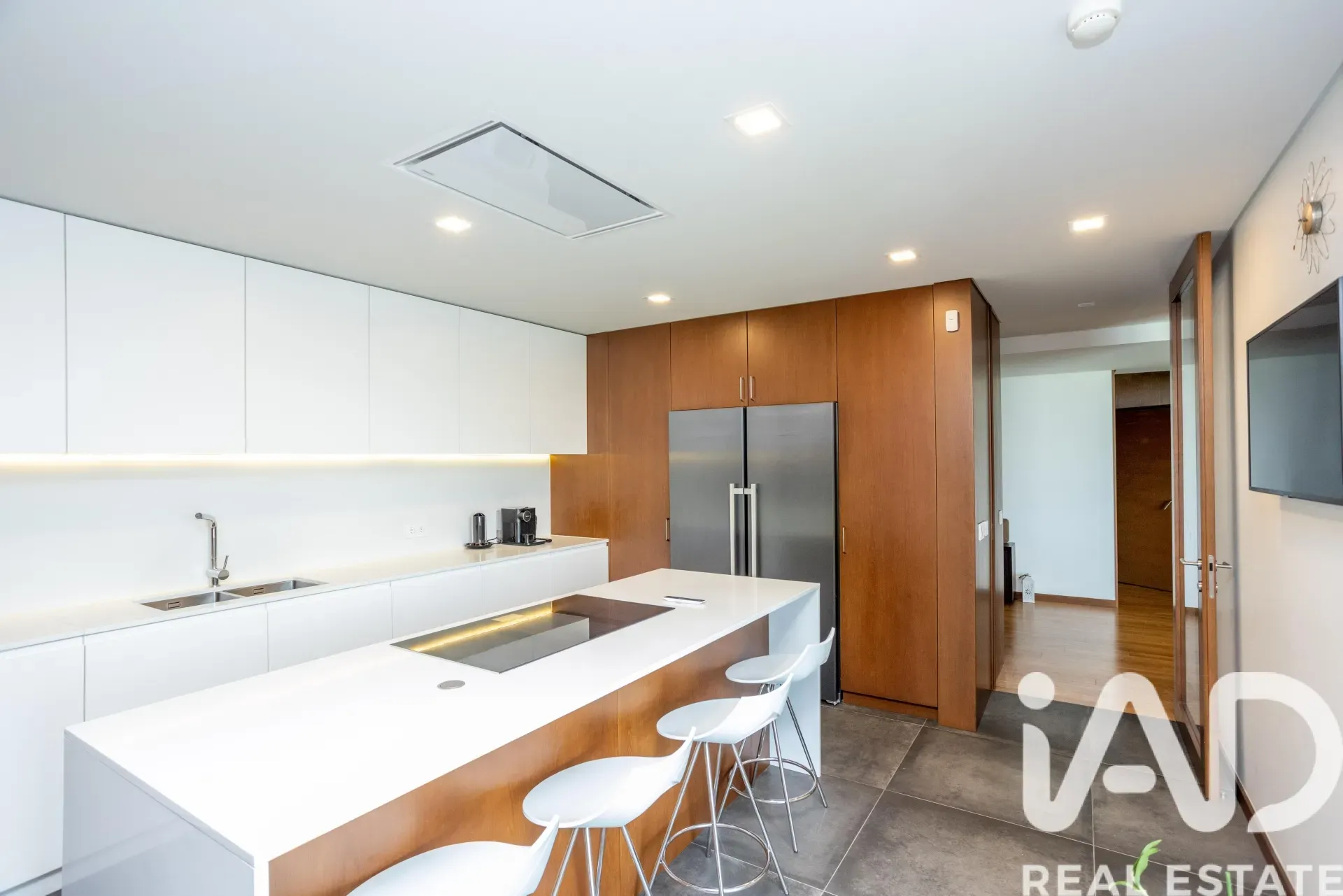 Contemporary 3-Bedroom House with Pool and Garden in Santo Tirso, Portugal - View image 30 of 38