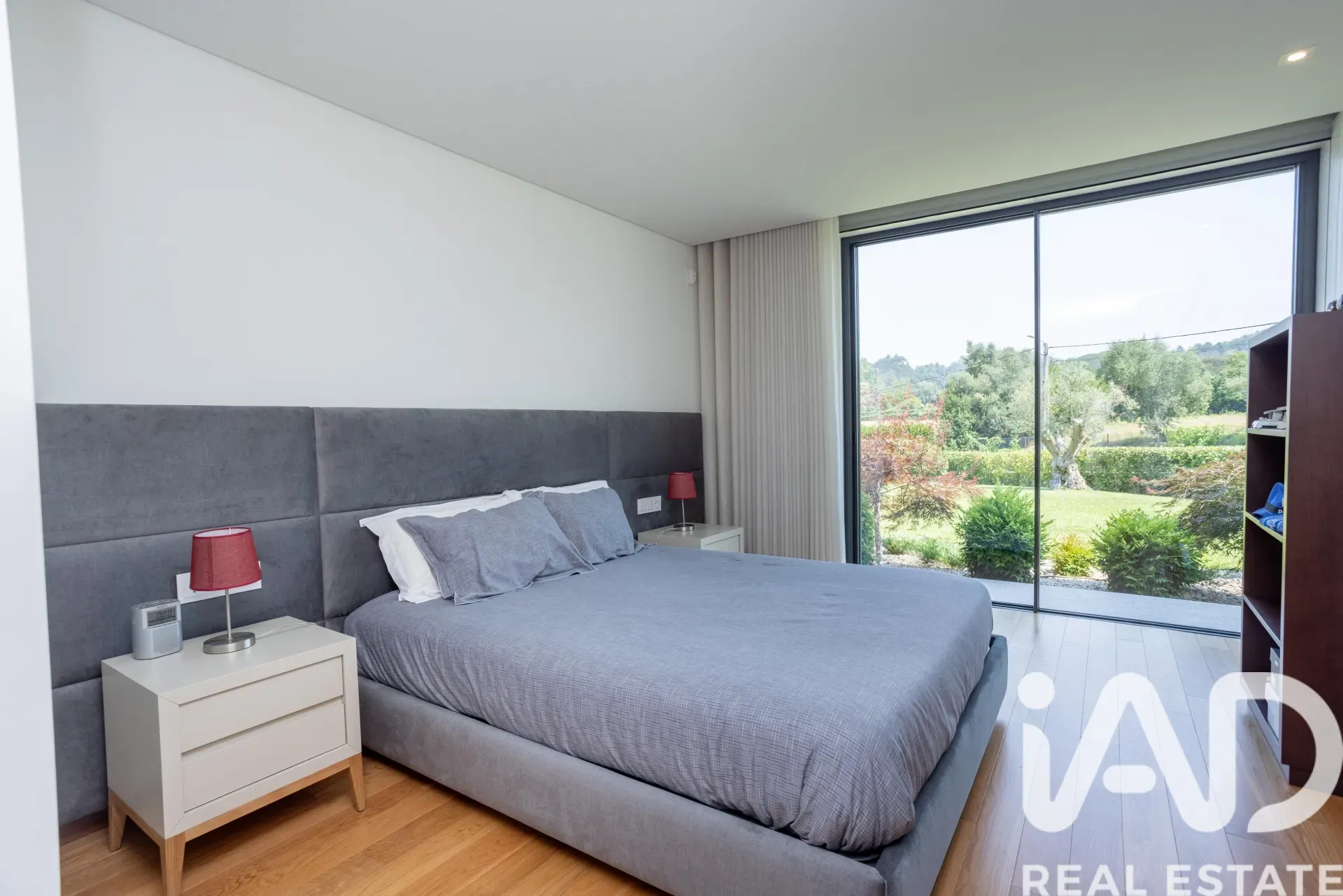 Contemporary 3-Bedroom House with Pool and Garden in Santo Tirso, Portugal - View image 35 of 38