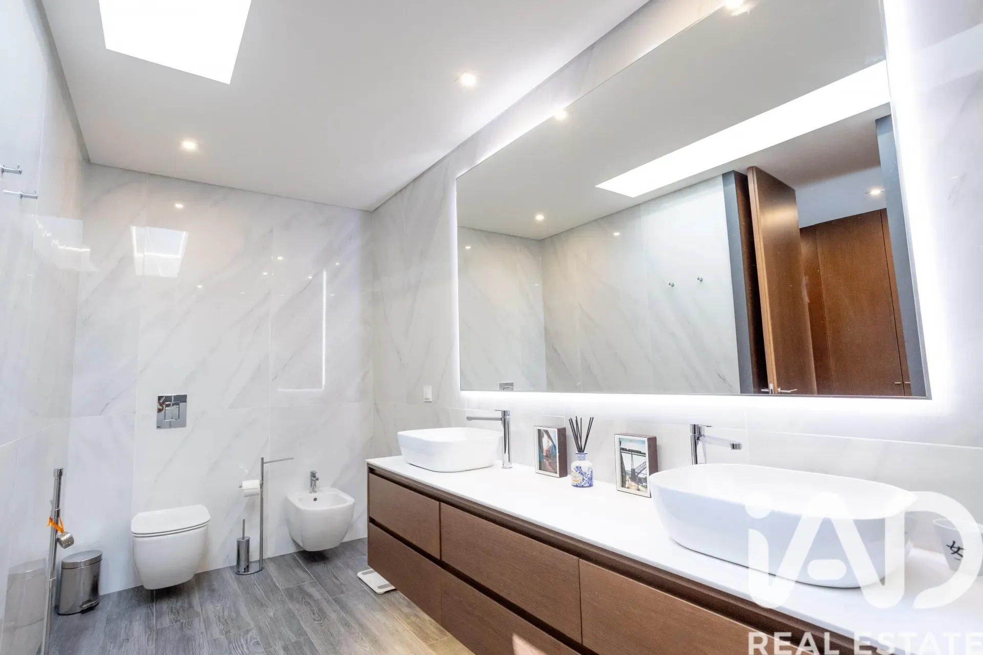 Contemporary 3-Bedroom House with Pool and Garden in Santo Tirso, Portugal - View image 36 of 38