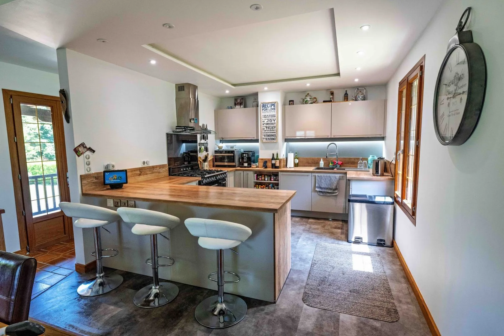 Spacious 3-Bedroom House with Expansive Garden in Montignac, France - View image 6 of 30