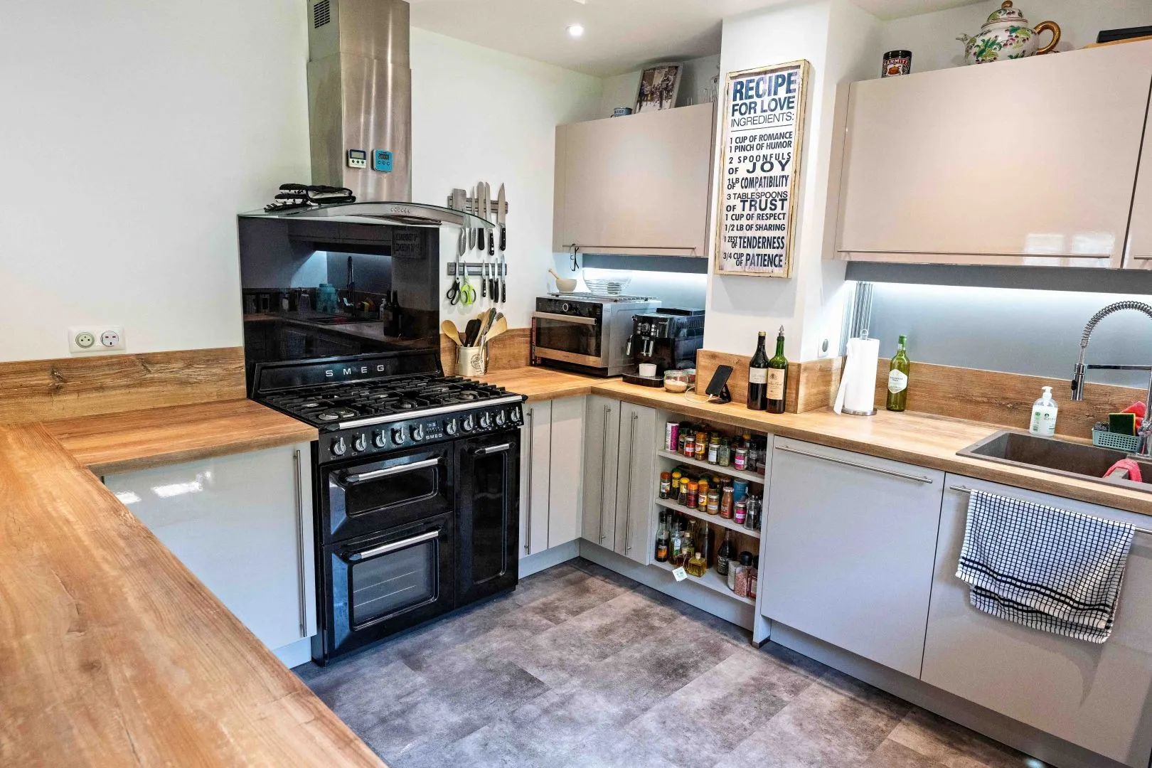 Spacious 3-Bedroom House with Expansive Garden in Montignac, France - View image 10 of 30