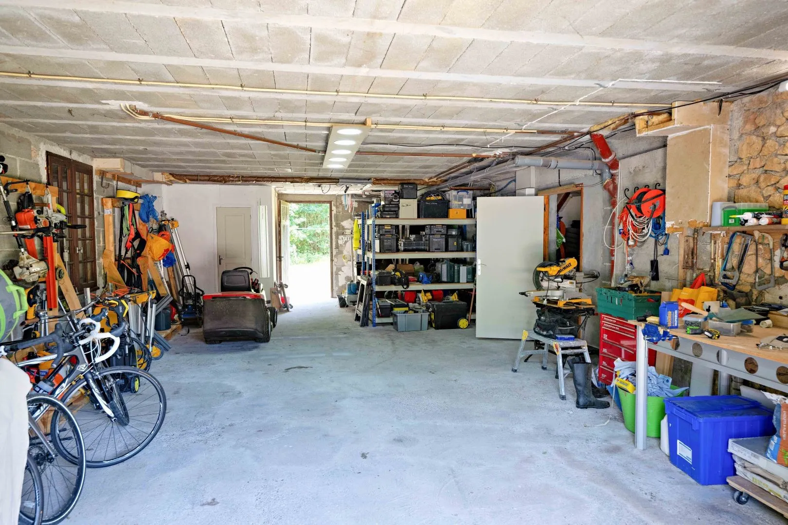 Spacious 3-Bedroom House with Expansive Garden in Montignac, France - View image 27 of 30