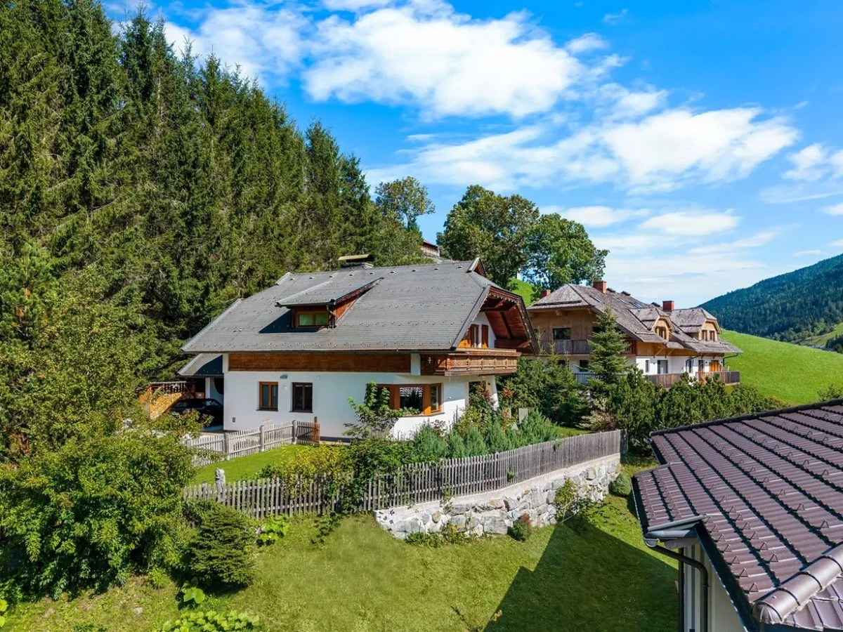 Alpine Retreat with Balcony and Terrace in Bad Kleinkirchheim - Image 2