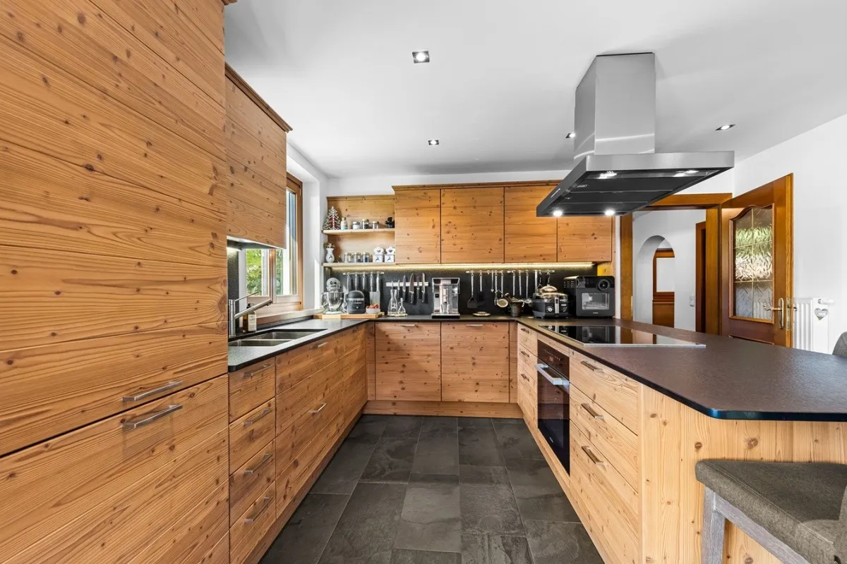 Alpine Retreat with Balcony and Terrace in Bad Kleinkirchheim - Image 5