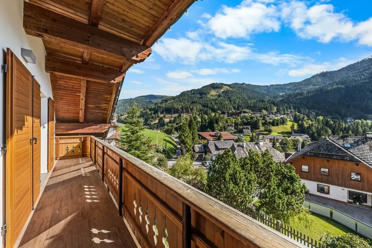 Alpine Retreat with Balcony and Terrace in Bad Kleinkirchheim - View image 12 of 25