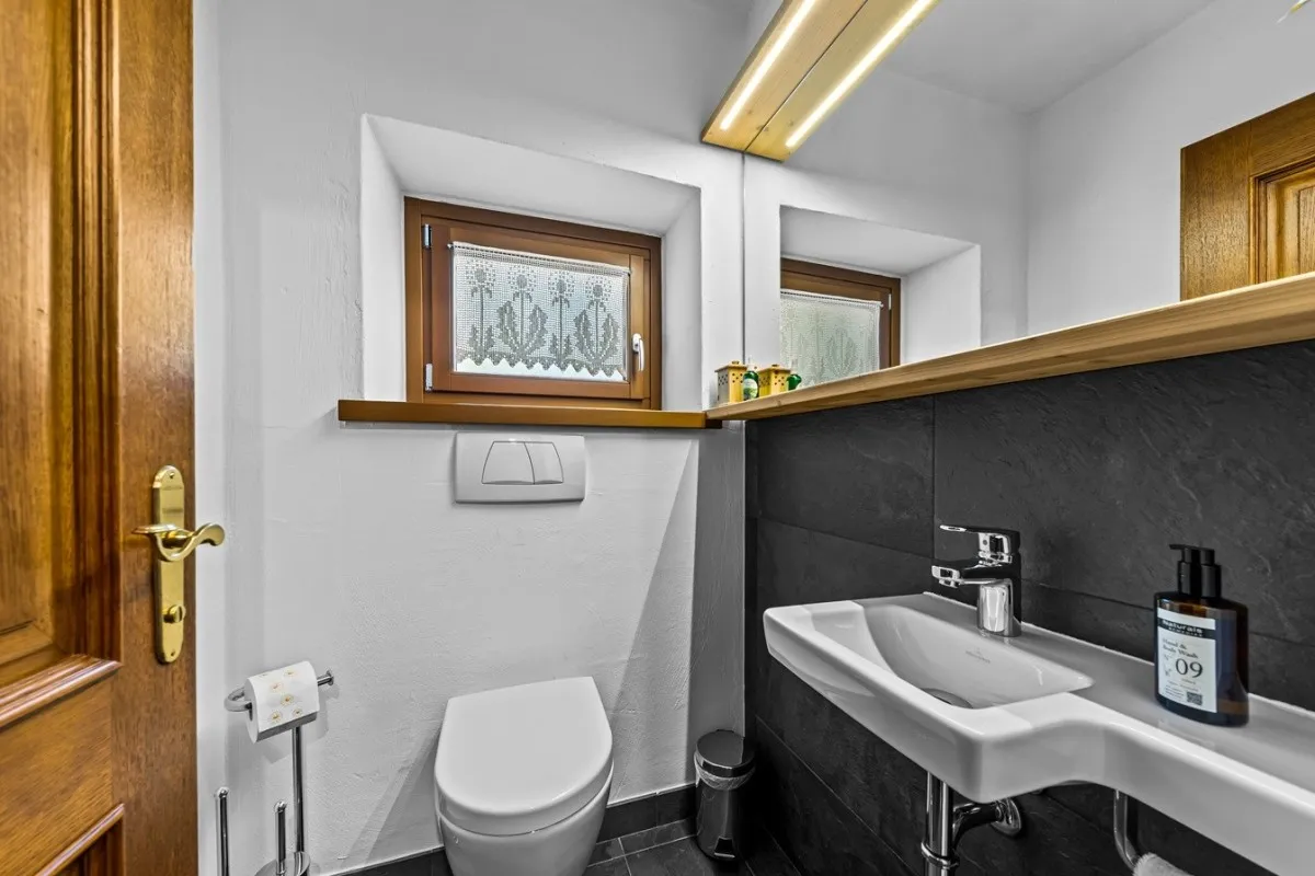 Alpine Retreat with Balcony and Terrace in Bad Kleinkirchheim - View image 16 of 25