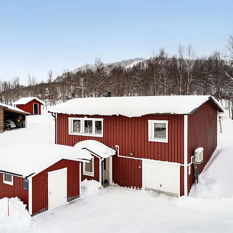 Spacious 5-Bedroom House in Scenic Klimpfjäll with Ample Grounds