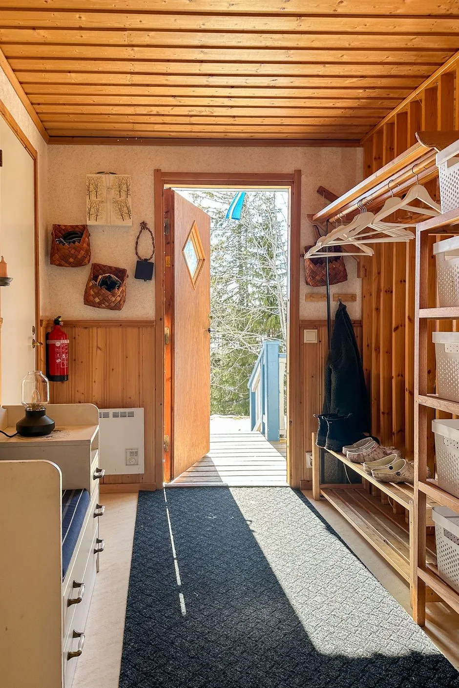 1980s Swedish Retreat with Expansive Garden and Wood Heating - Image 5