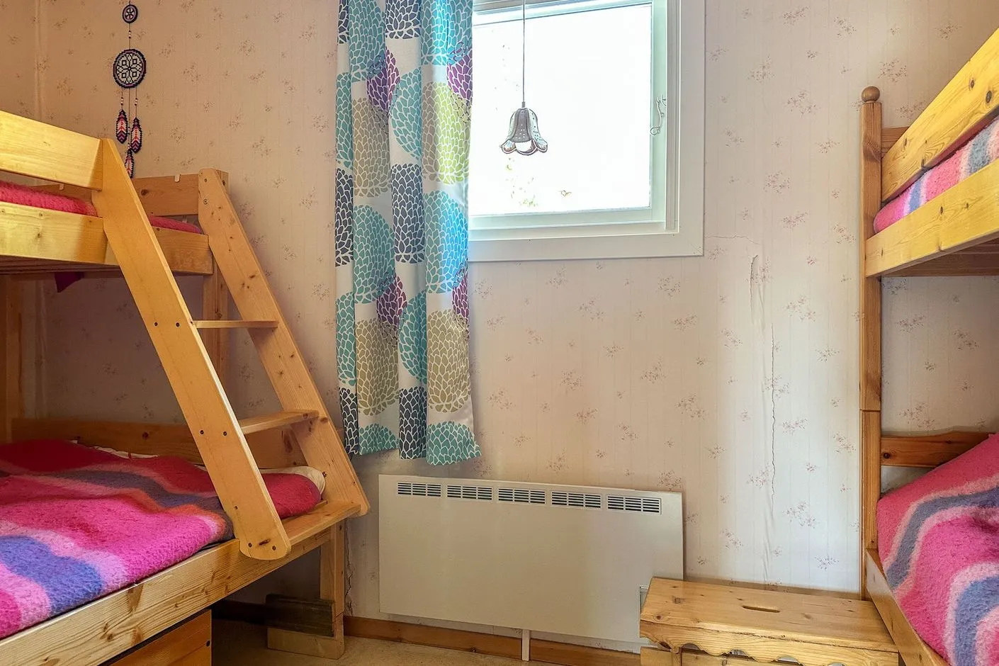 1980s Swedish Retreat with Expansive Garden and Wood Heating - View image 14 of 24