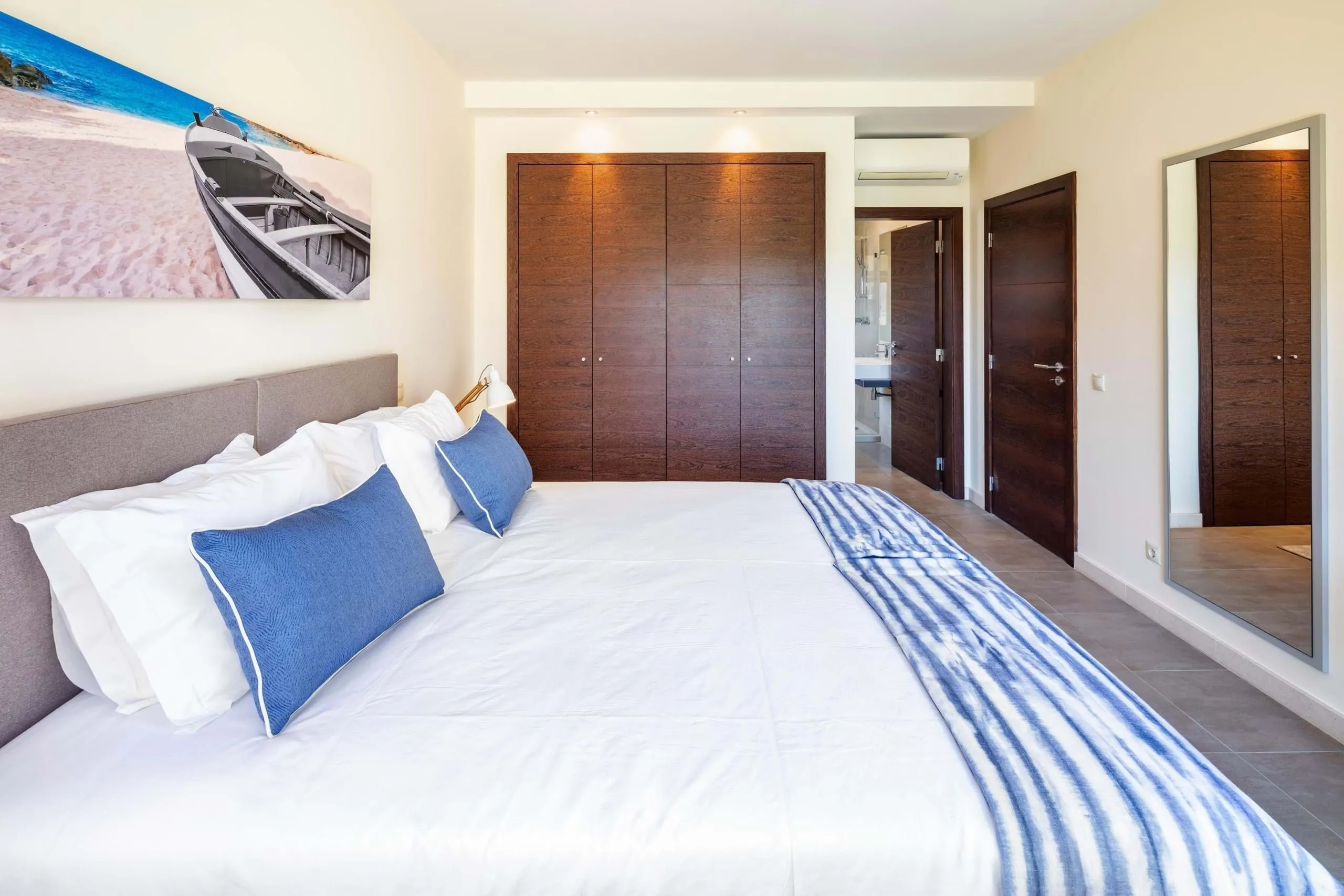 Contemporary 2-Bedroom Townhouse with Private Pool in Vale de Milho, Carvoeiro - View image 10 of 37