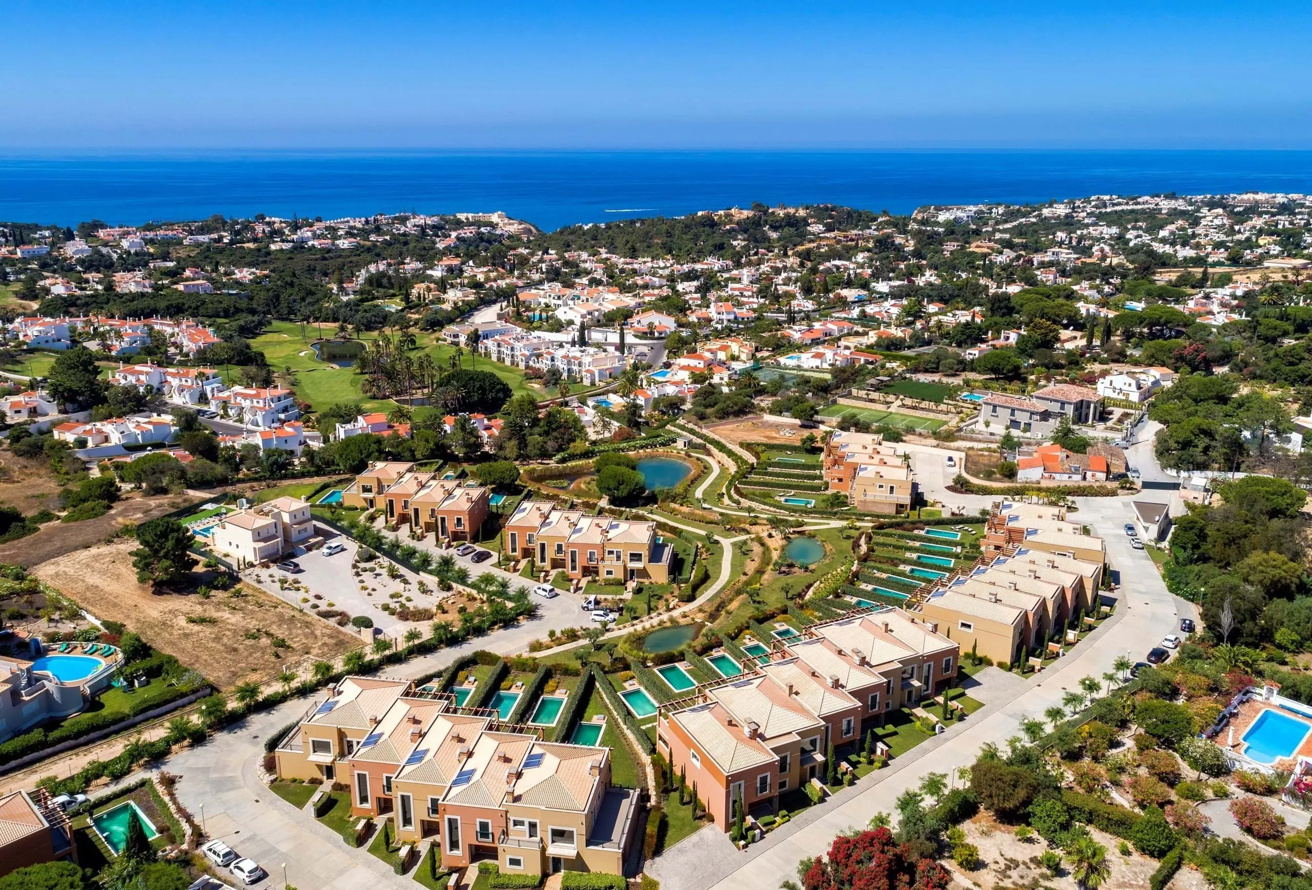 Contemporary 2-Bedroom Townhouse with Private Pool in Vale de Milho, Carvoeiro - View image 17 of 37