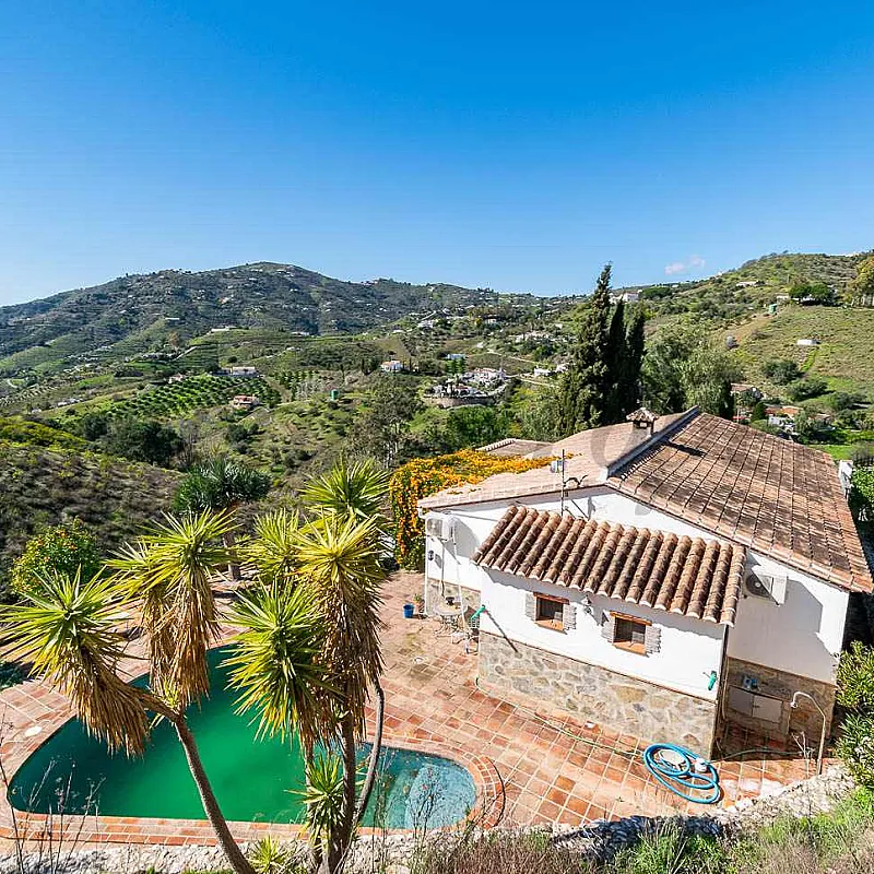 Andalusian Country House with Pool and Expansive Grounds in Cómpeta
