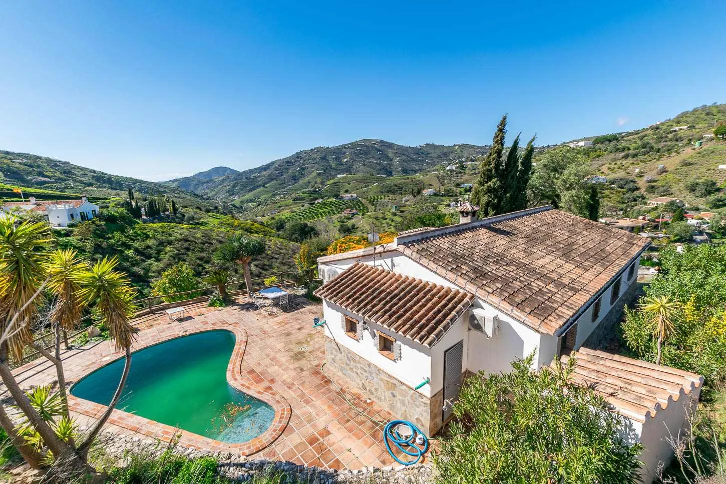 Andalusian Country House with Pool and Expansive Grounds in Cómpeta - Image 2