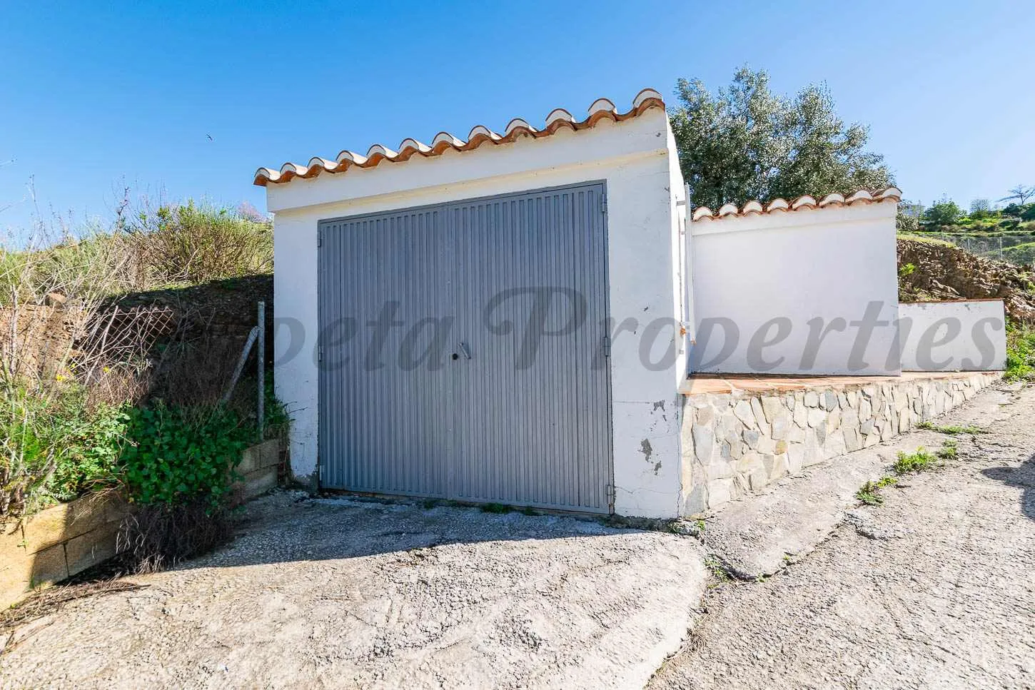 Andalusian Country House with Pool and Expansive Grounds in Cómpeta - Image 5