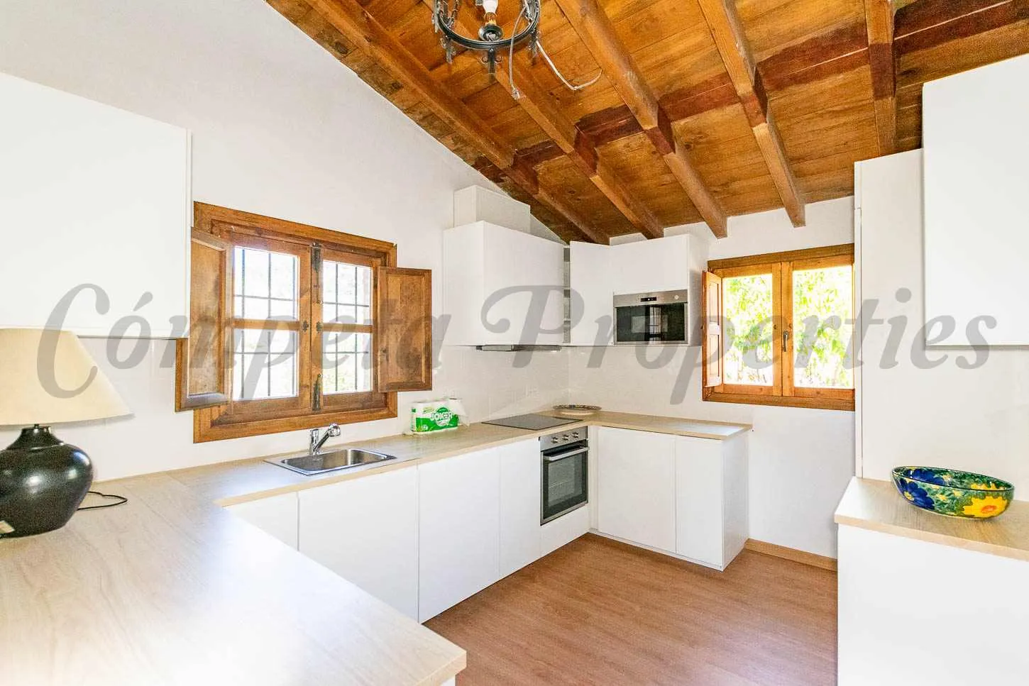 Andalusian Country House with Pool and Expansive Grounds in Cómpeta - View image 11 of 17