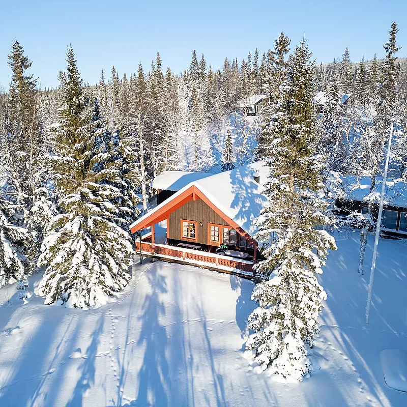 6-Bedroom Swedish Retreat with Guest House and Sauna in Kittelfjäll