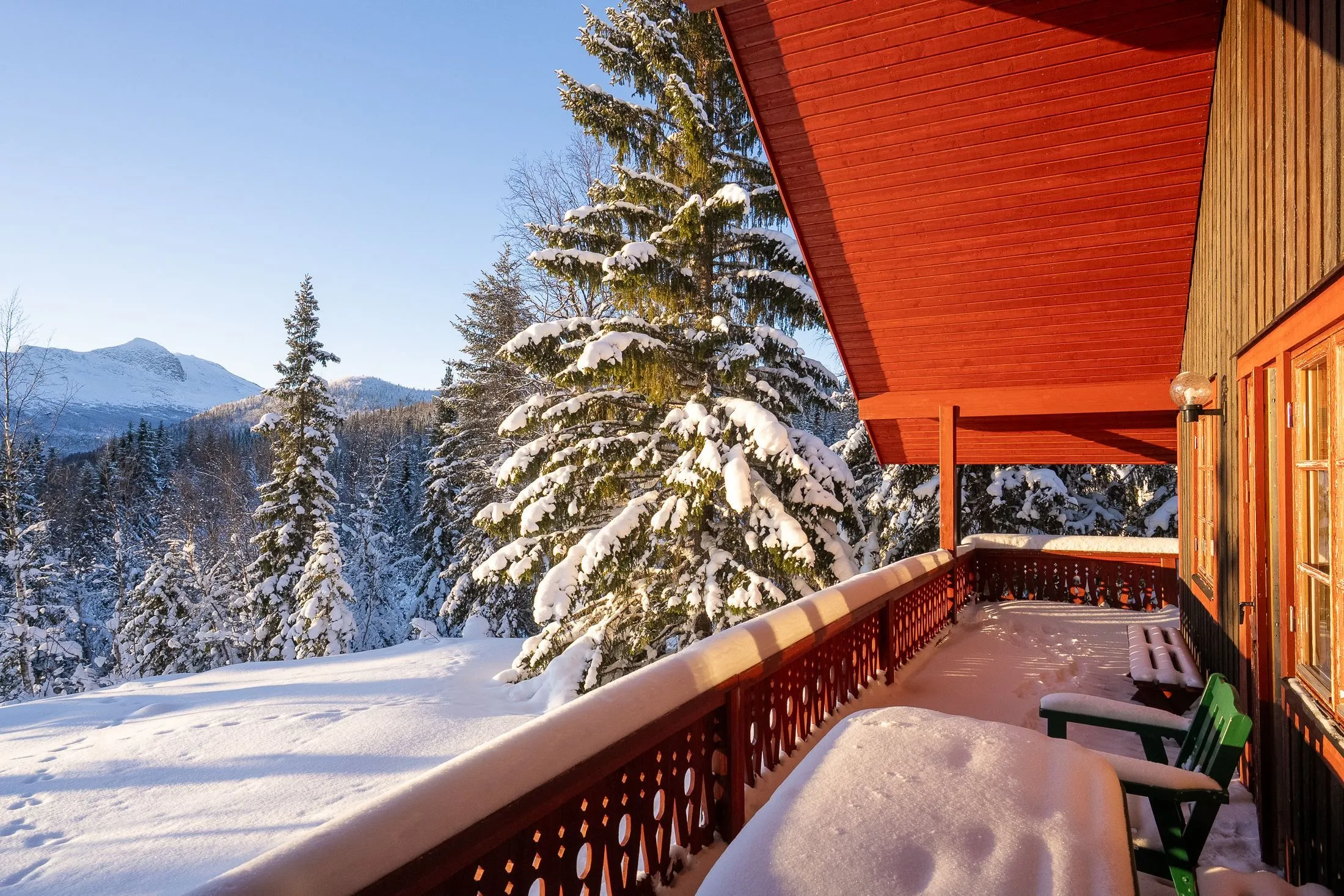 6-Bedroom Swedish Retreat with Guest House and Sauna in Kittelfjäll - Image 2