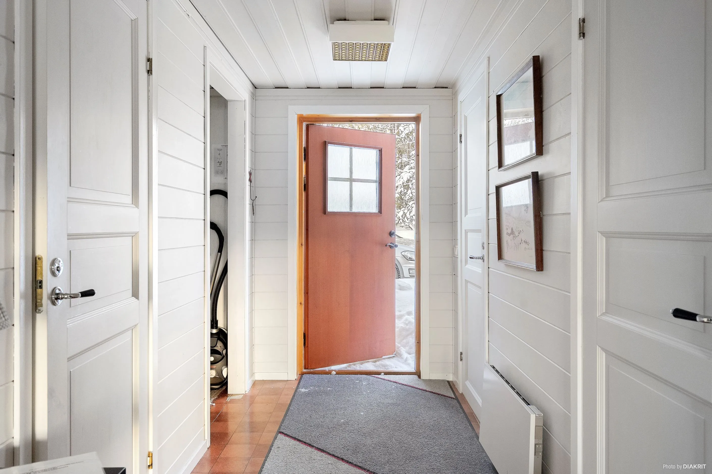 6-Bedroom Swedish Retreat with Guest House and Sauna in Kittelfjäll - Image 3