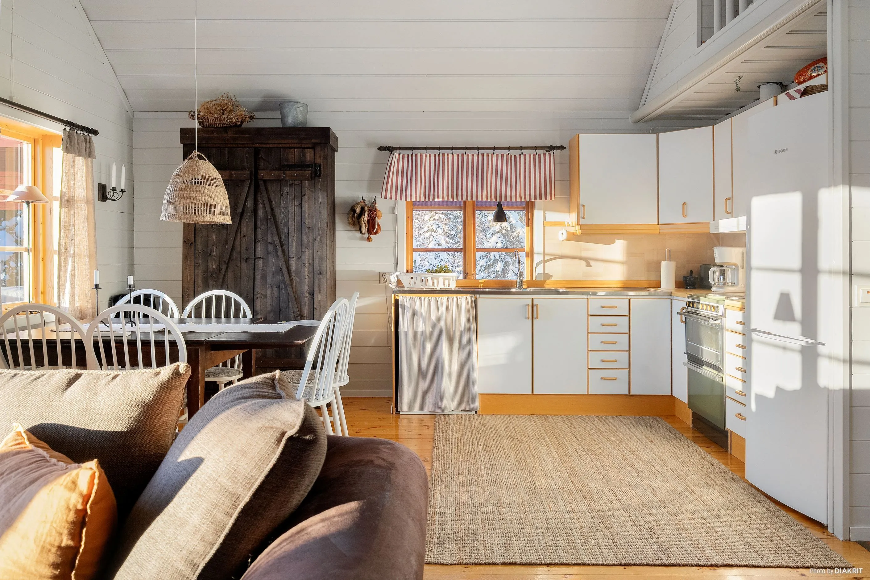 6-Bedroom Swedish Retreat with Guest House and Sauna in Kittelfjäll - Image 4