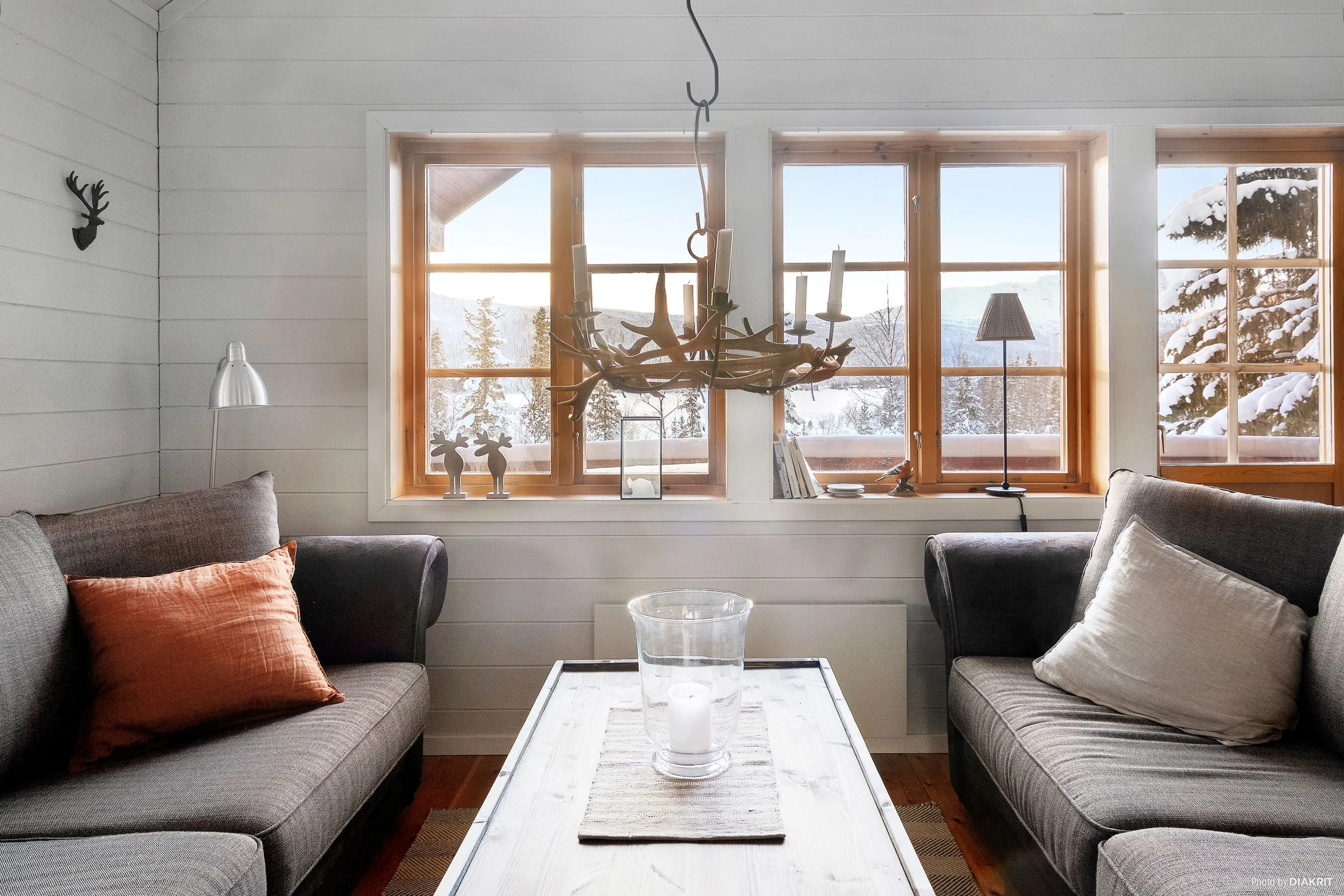 6-Bedroom Swedish Retreat with Guest House and Sauna in Kittelfjäll - View image 10 of 35