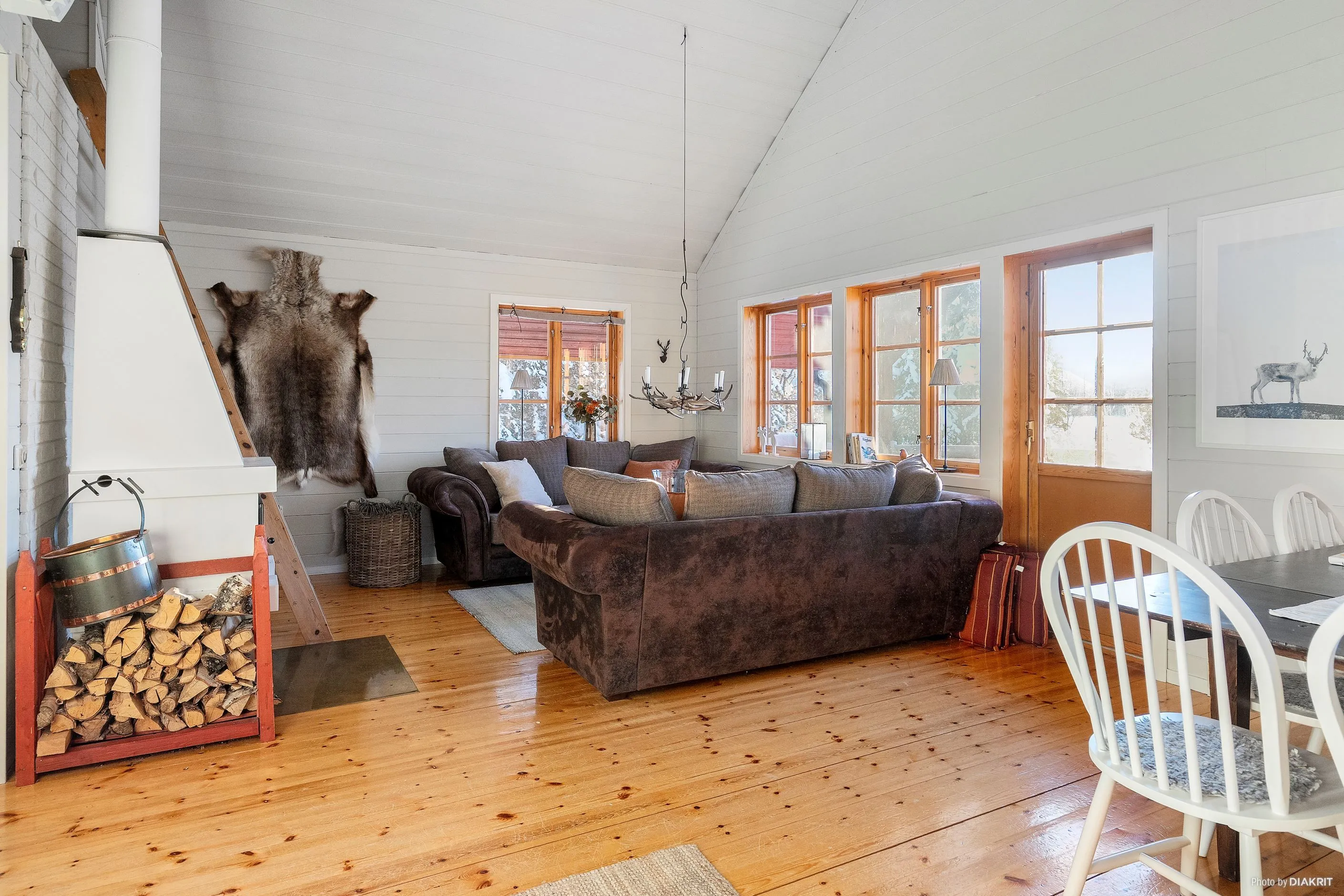 6-Bedroom Swedish Retreat with Guest House and Sauna in Kittelfjäll - View image 11 of 35