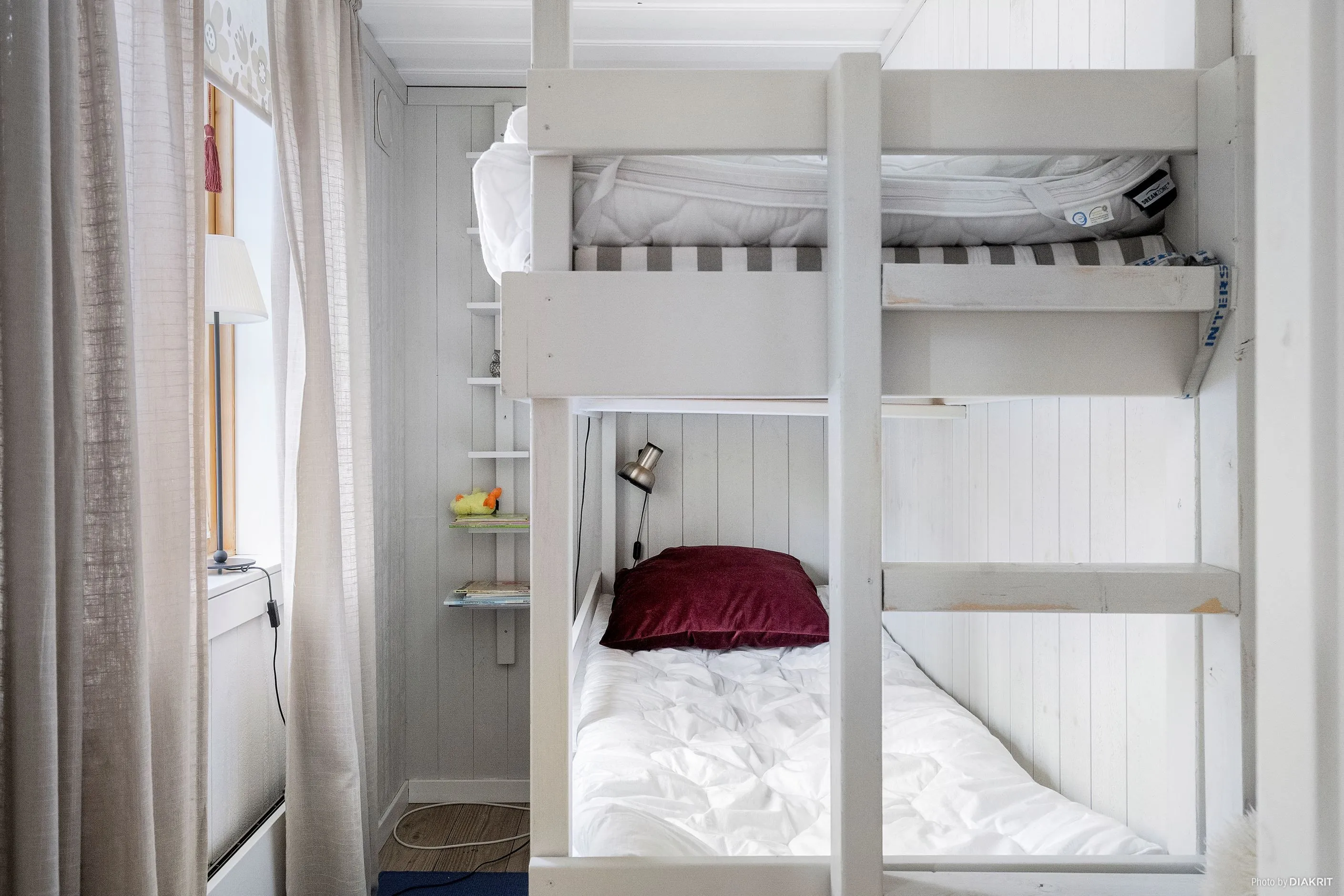 6-Bedroom Swedish Retreat with Guest House and Sauna in Kittelfjäll - View image 15 of 35