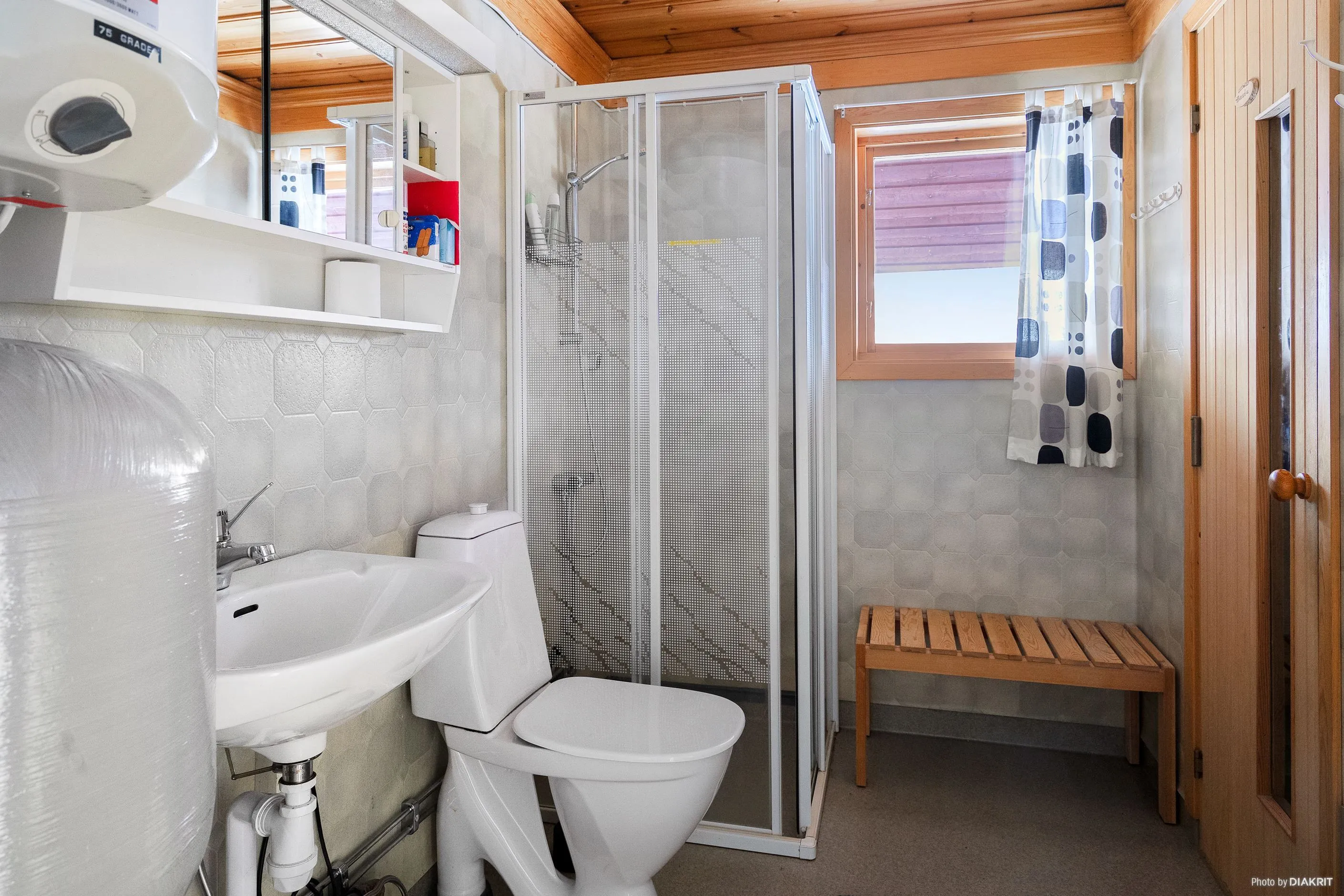 6-Bedroom Swedish Retreat with Guest House and Sauna in Kittelfjäll - View image 17 of 35