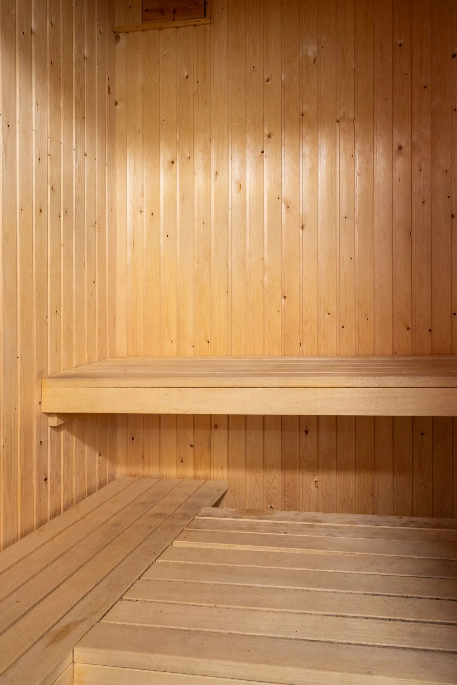 6-Bedroom Swedish Retreat with Guest House and Sauna in Kittelfjäll - View image 18 of 35