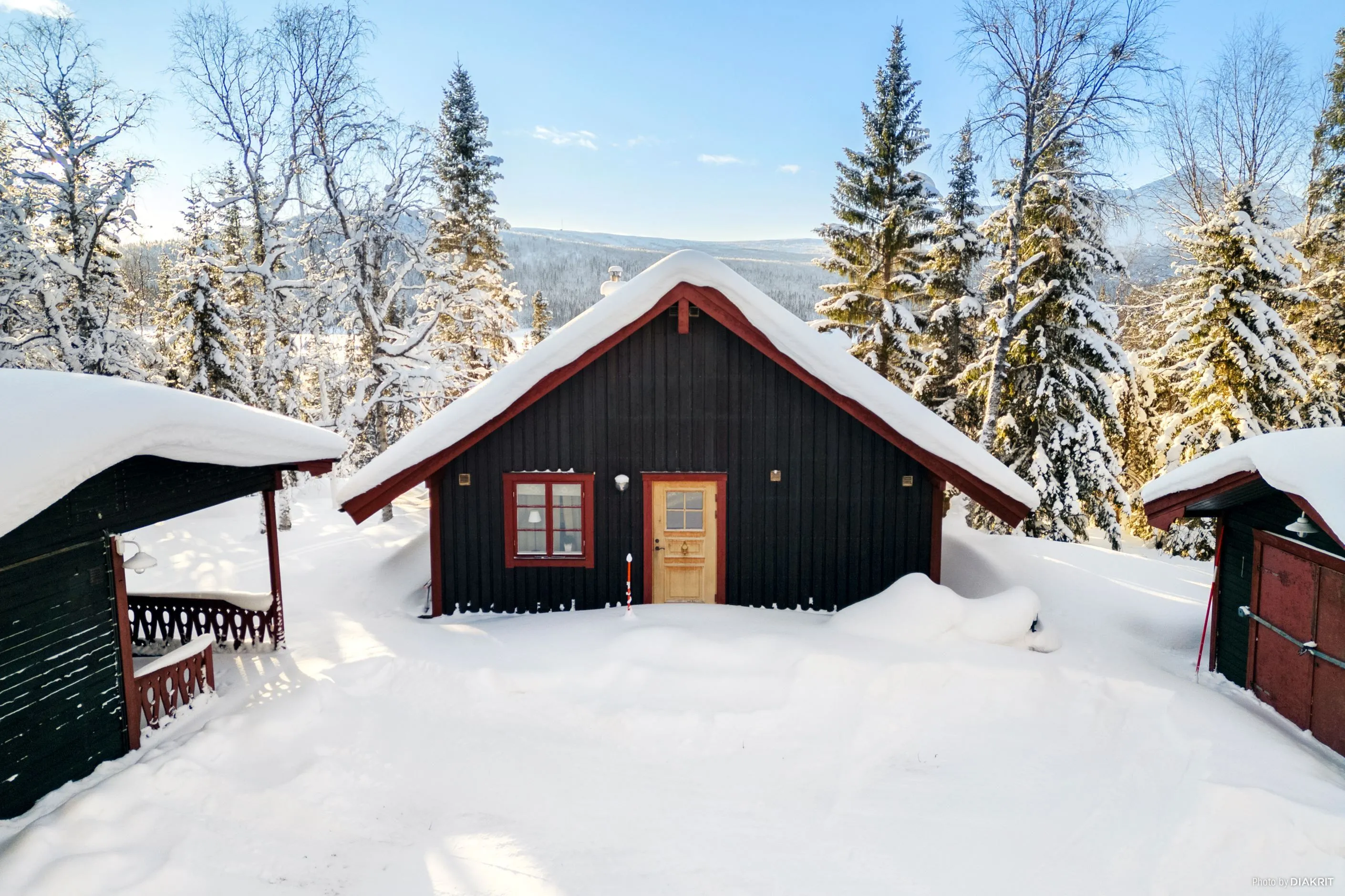6-Bedroom Swedish Retreat with Guest House and Sauna in Kittelfjäll - View image 26 of 35