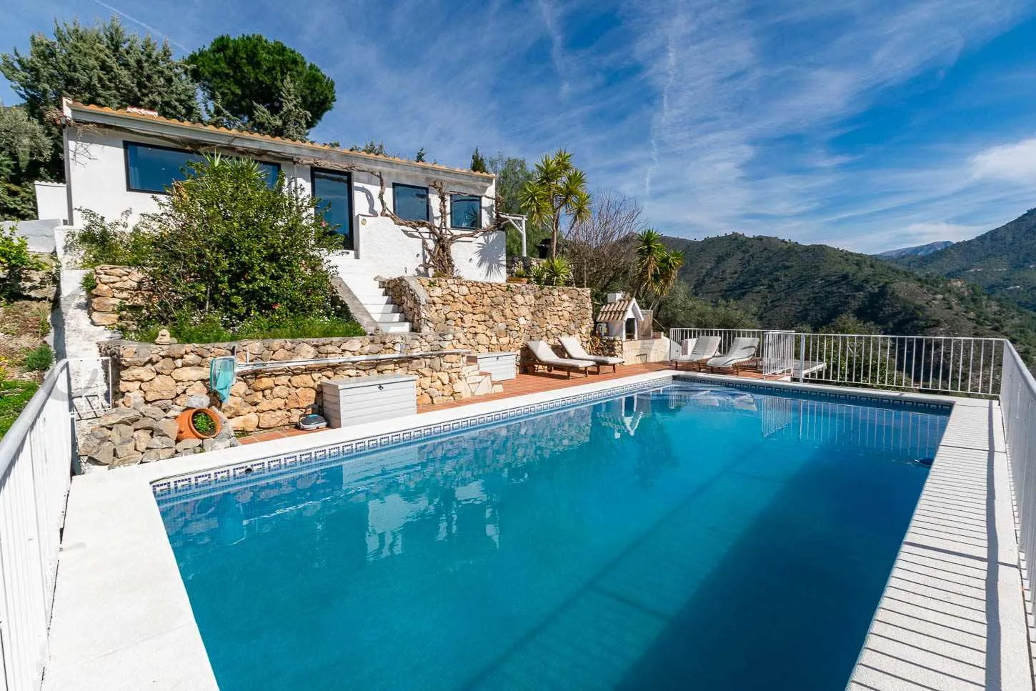 Andalusian Country House with Pool and Gardens in Cómpeta - Image 1