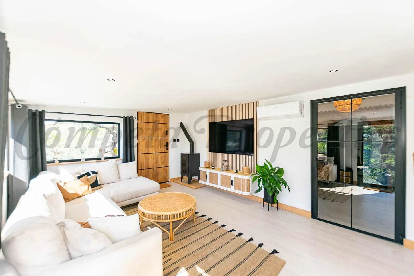 Andalusian Country House with Pool and Gardens in Cómpeta - Image 3