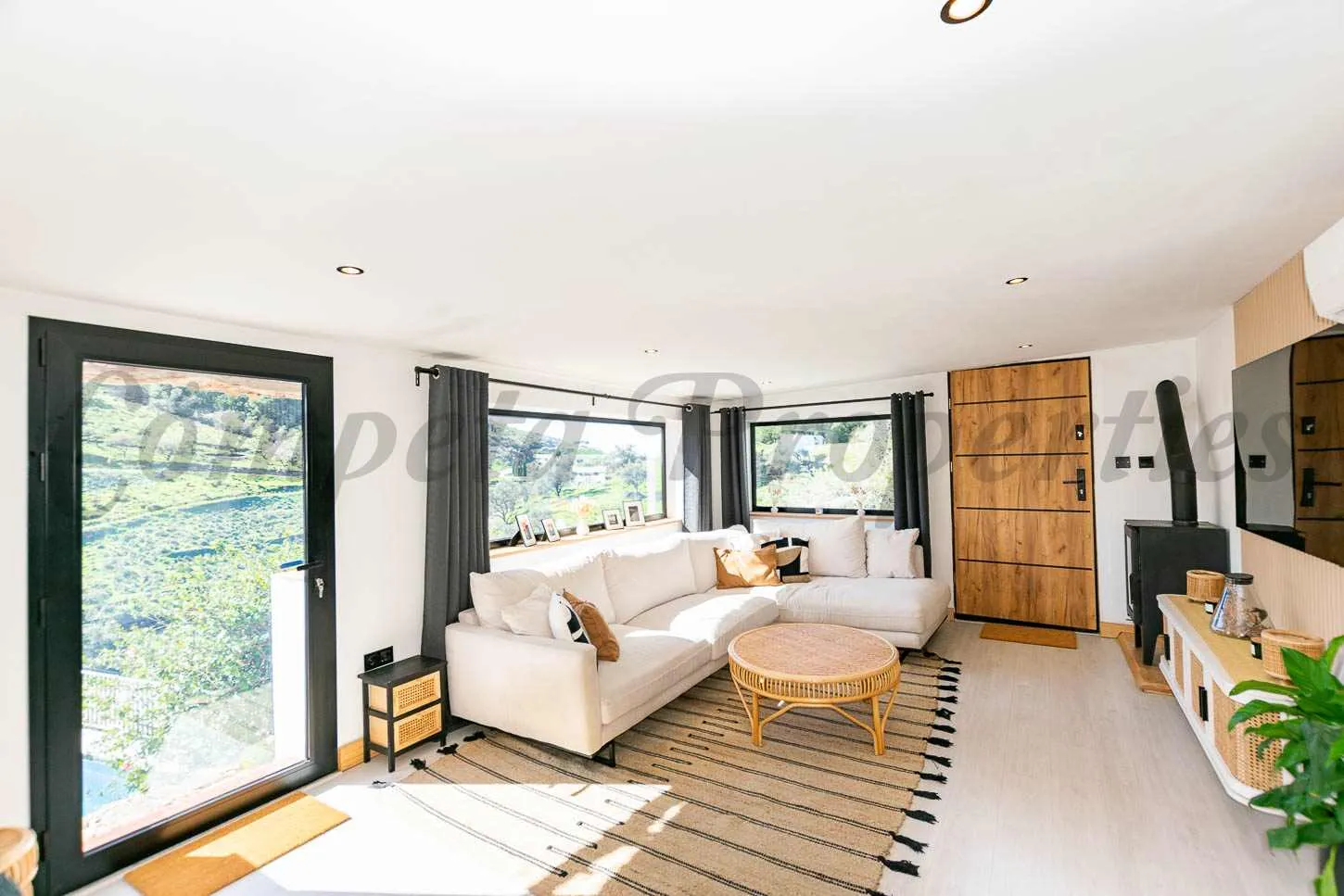 Andalusian Country House with Pool and Gardens in Cómpeta - View image 7 of 17