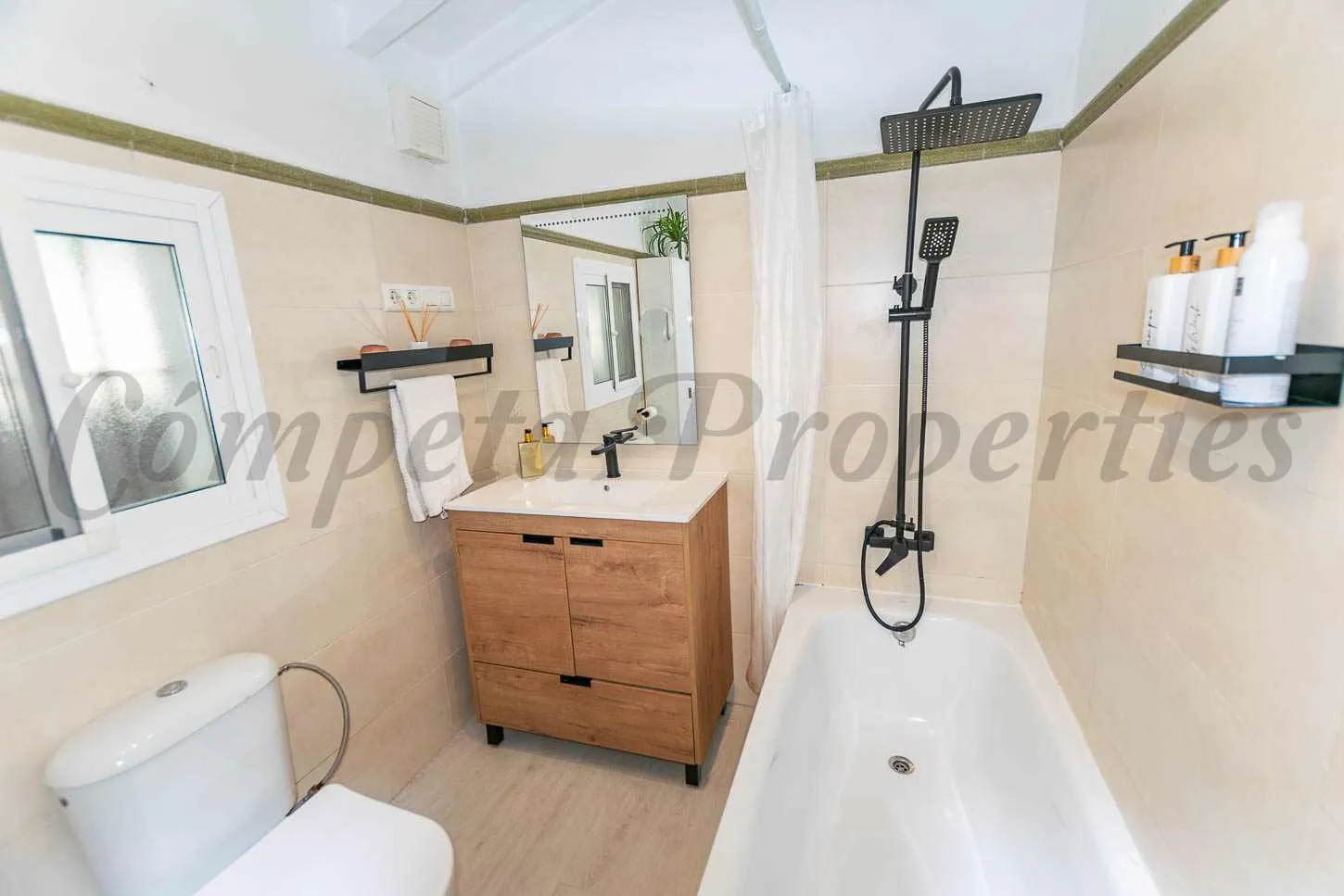 Andalusian Country House with Pool and Gardens in Cómpeta - View image 16 of 17