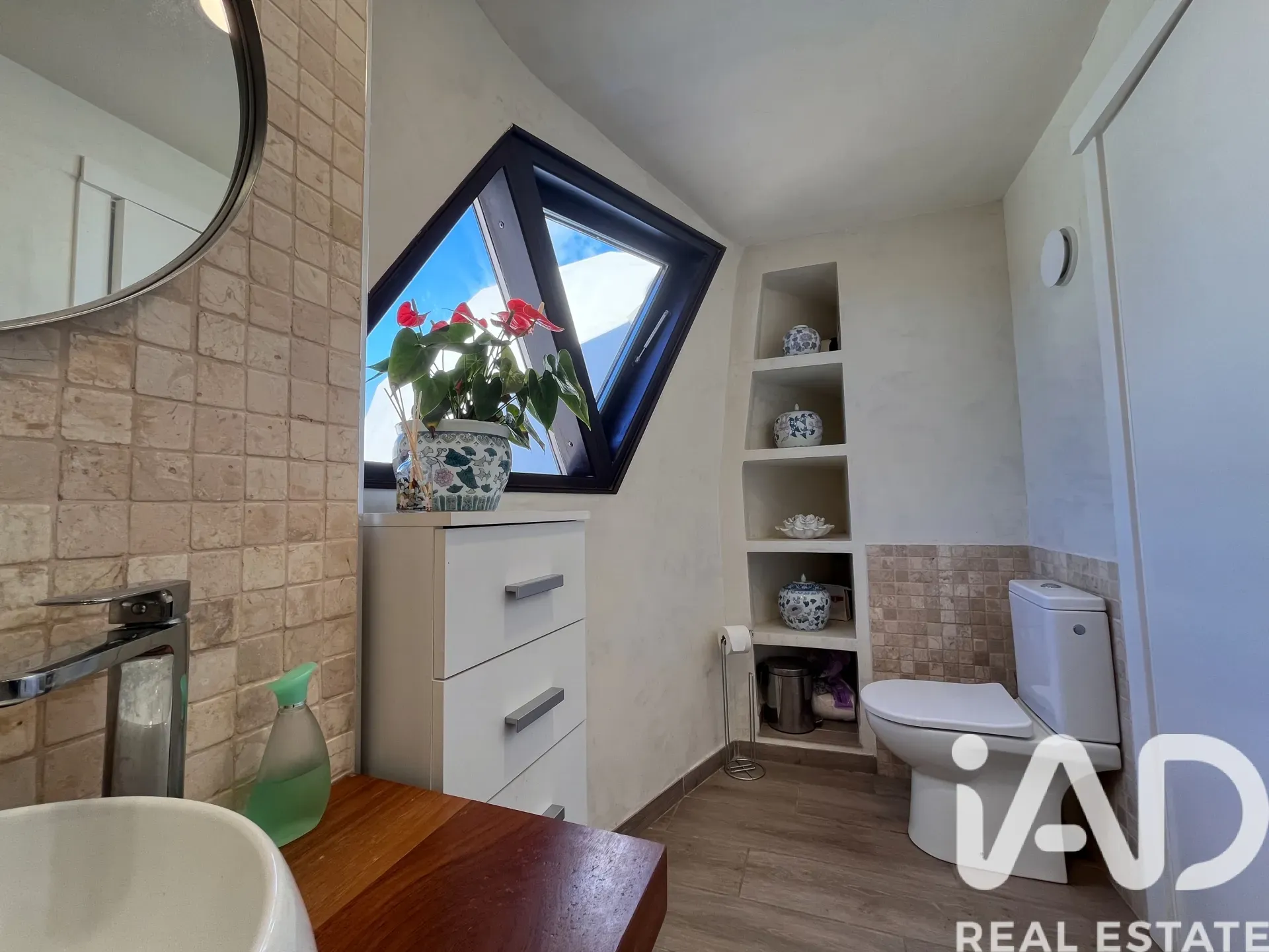 Sustainable 3-Bedroom House with Pool and Expansive Garden in Pinoso - View image 20 of 35