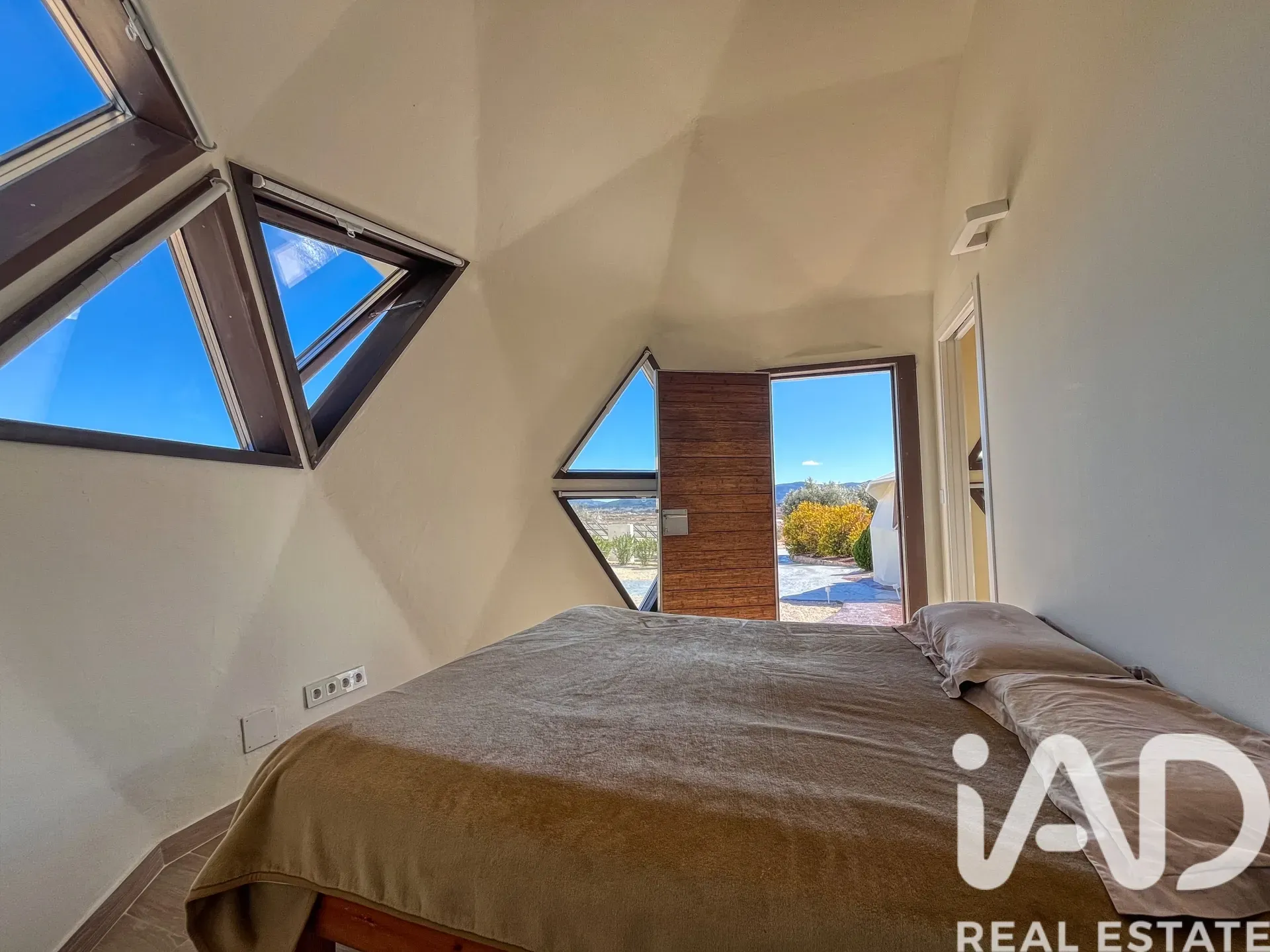 Sustainable 3-Bedroom House with Pool and Expansive Garden in Pinoso - View image 24 of 35