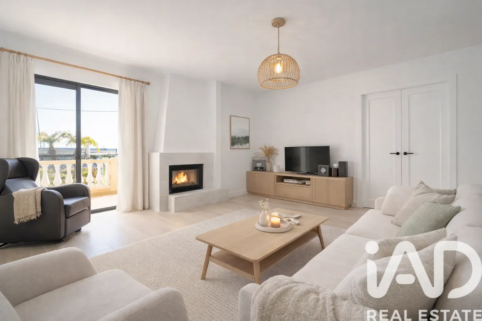 Spacious 7-Bedroom Home with Expansive Garden in Faro - View image 15 of 36