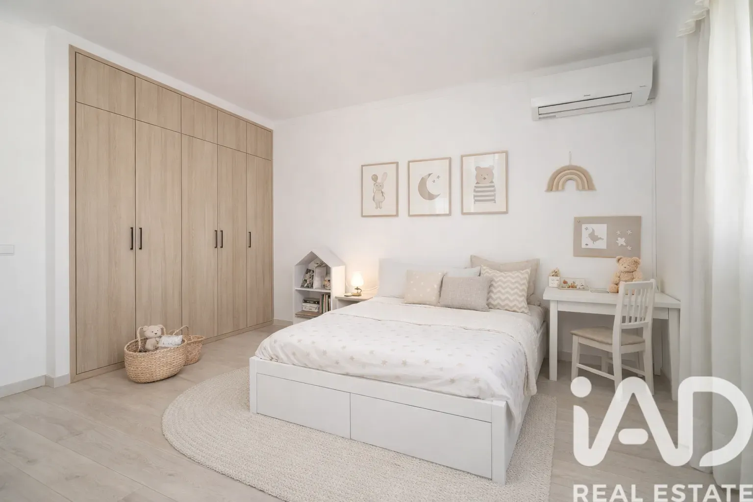 Spacious 7-Bedroom Home with Expansive Garden in Faro - View image 25 of 36